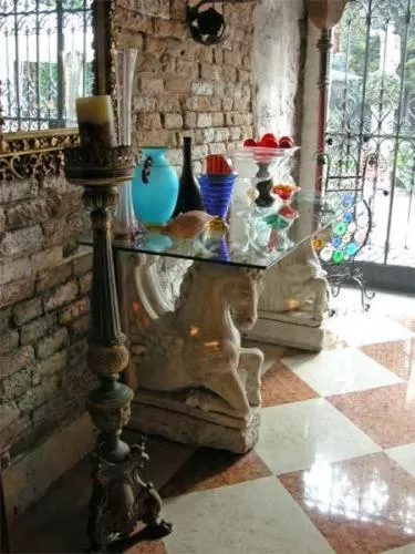 Decorative detail in Hotel Palazzo Abadessa