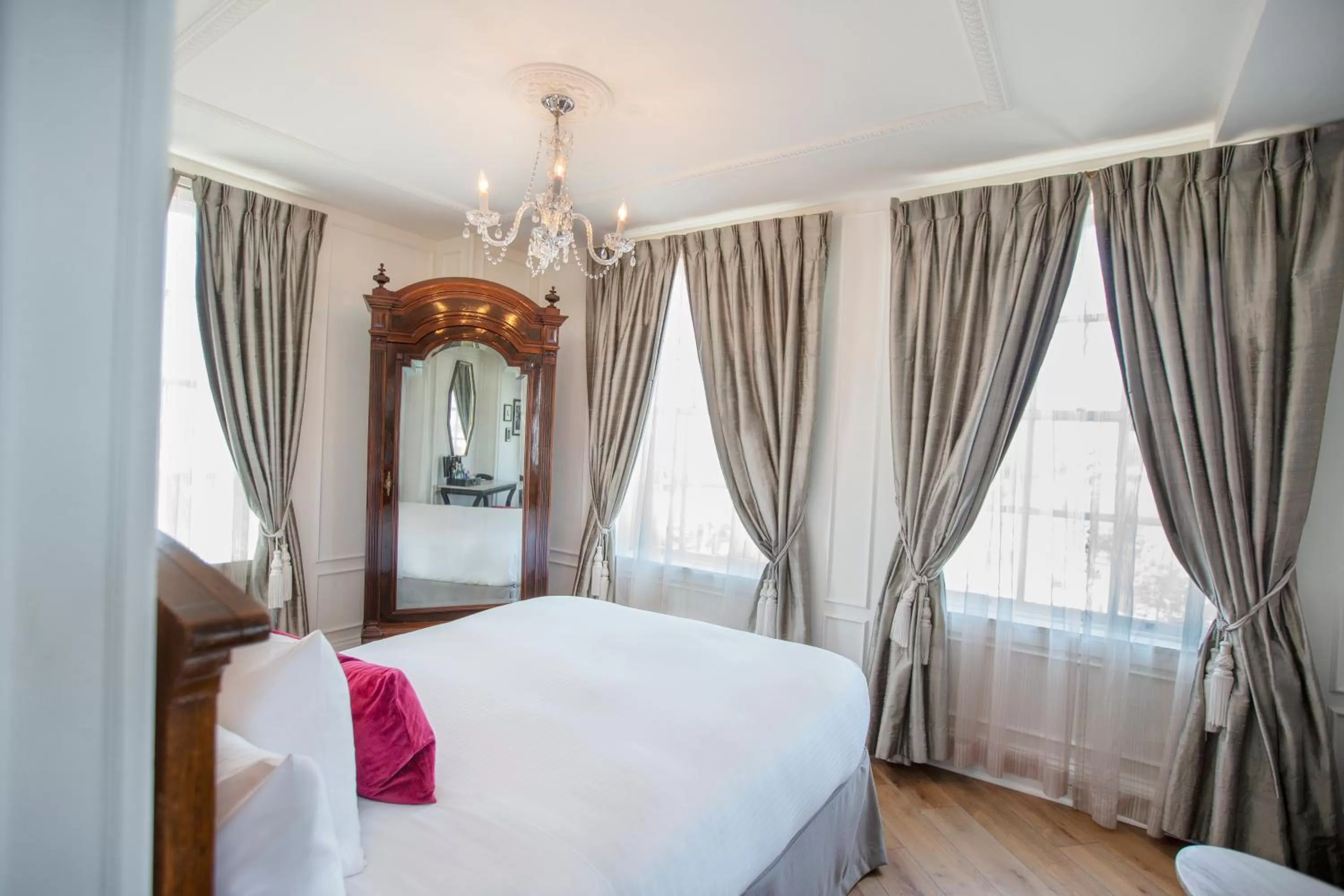 Bed in The Culver Hotel