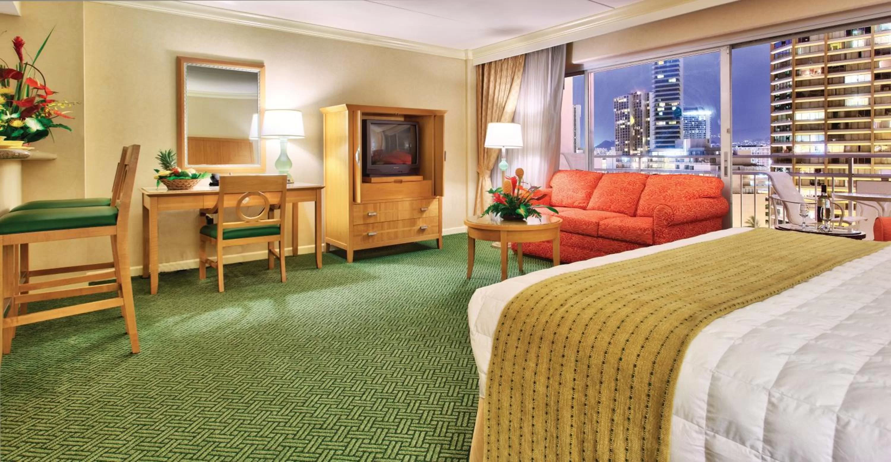 Living room, Bed in Waikiki Marina Resort at the Ilikai