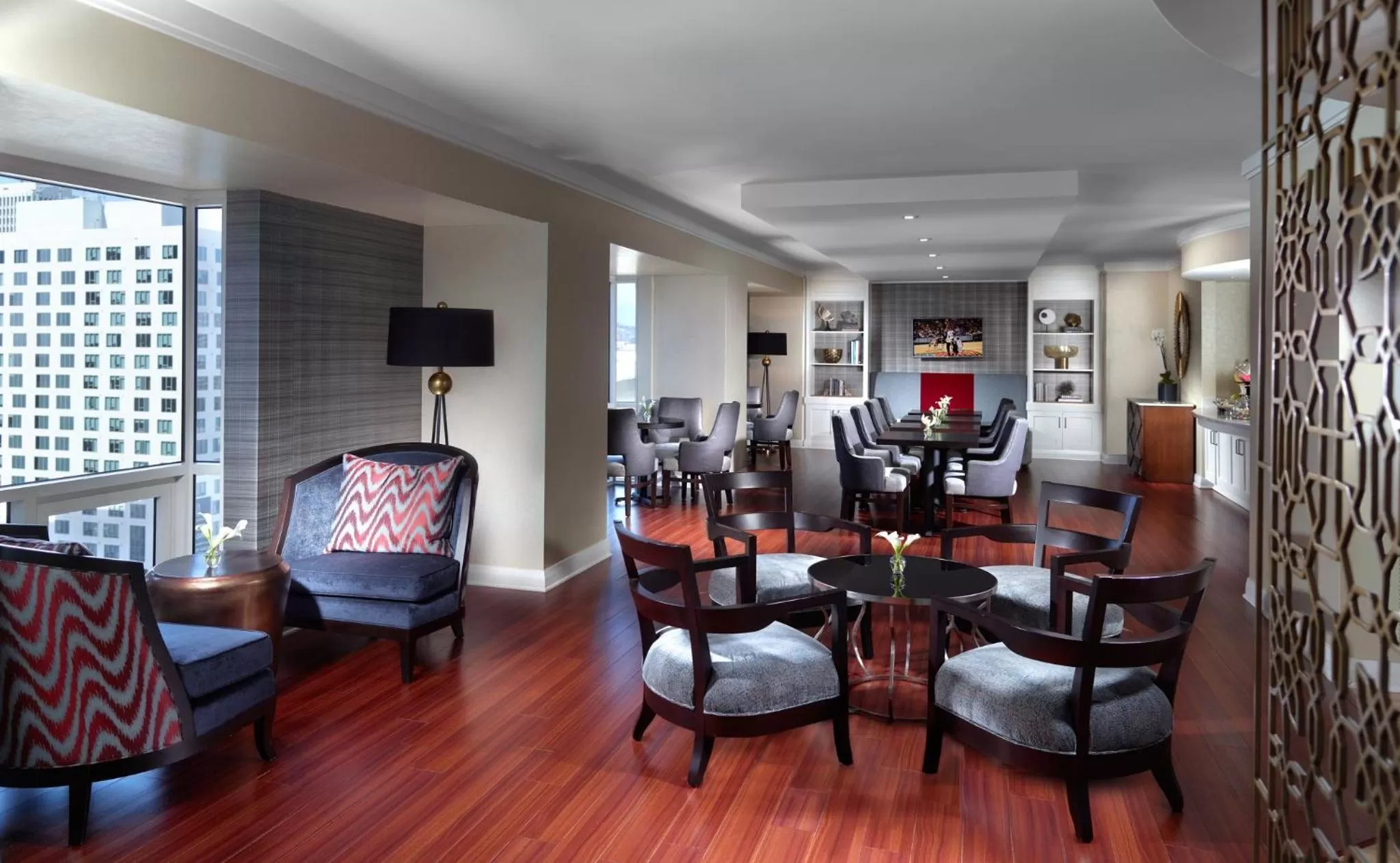 Lounge or bar in Omni Los Angeles Hotel