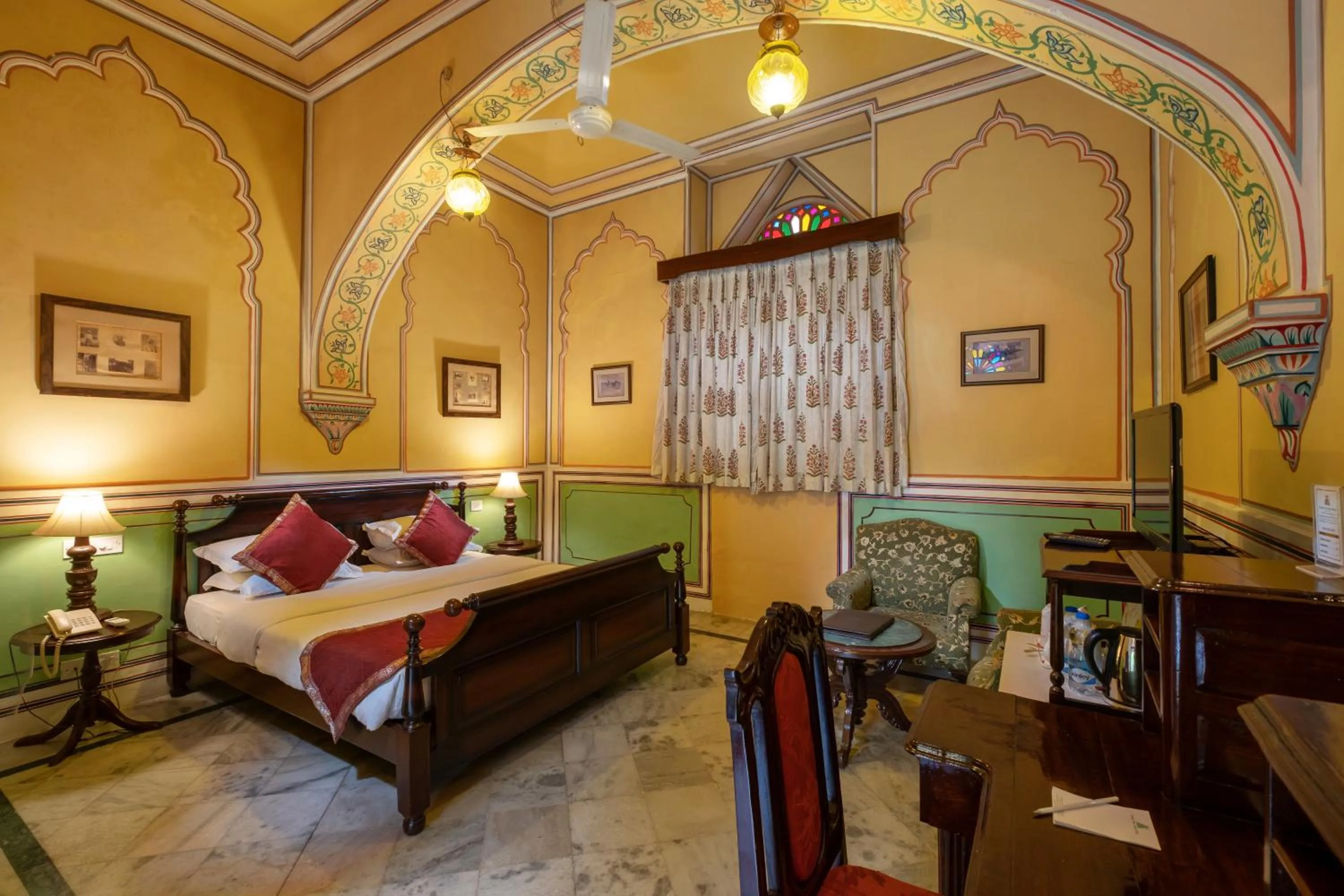 Bed in Hotel Narain Niwas Palace
