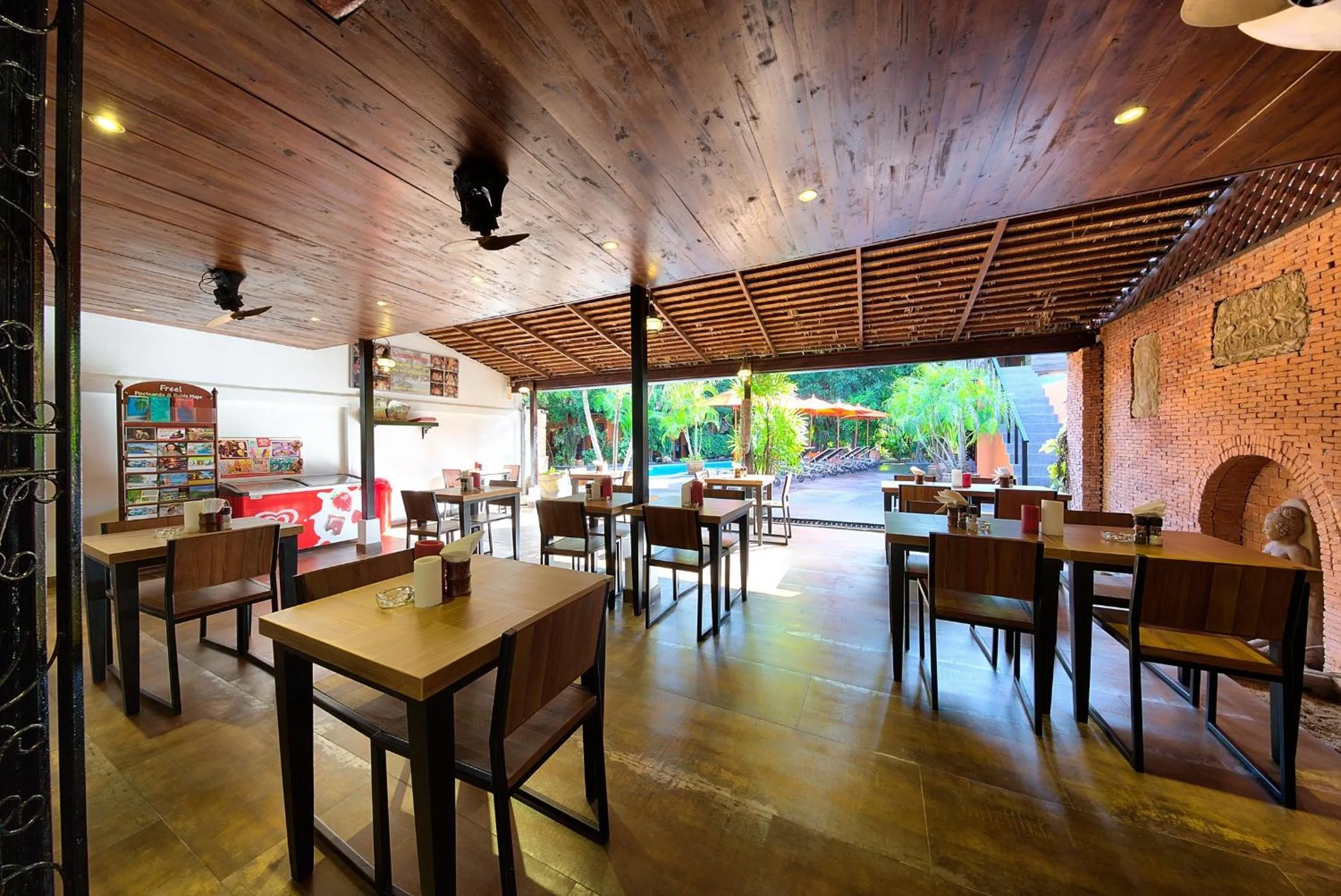 Restaurant/places to eat in Eden Bungalows Fisherman's village