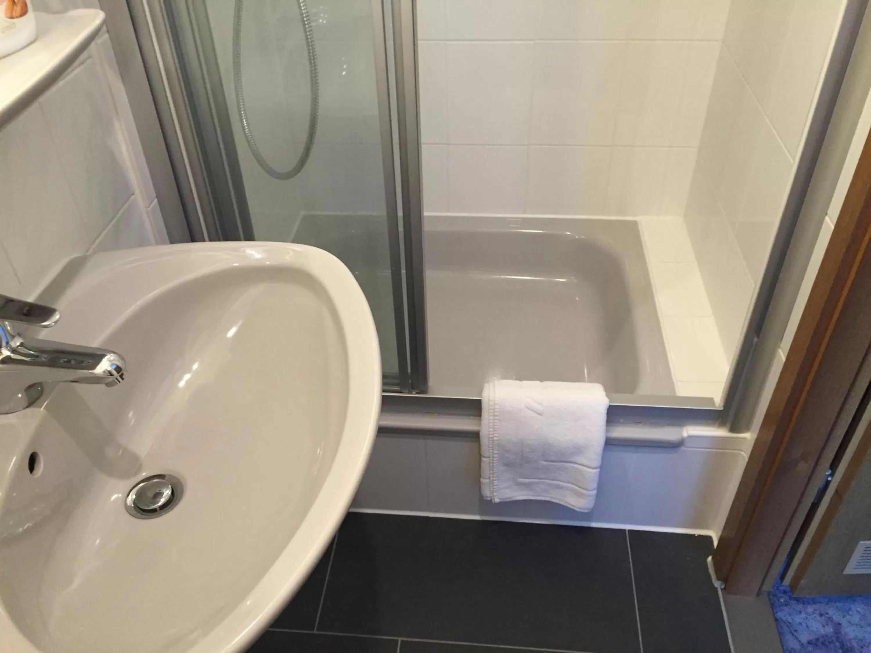 Bathroom in Hotel Stadt Mainz