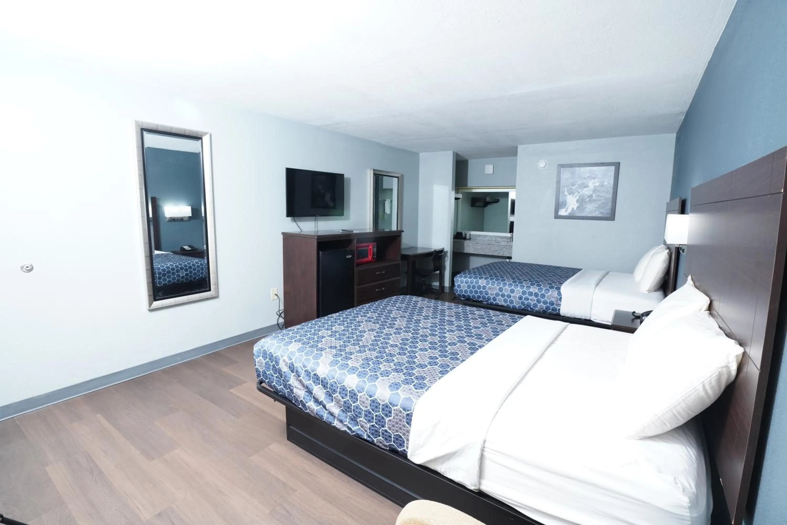 Bed in Red Carpet Inn & Suites