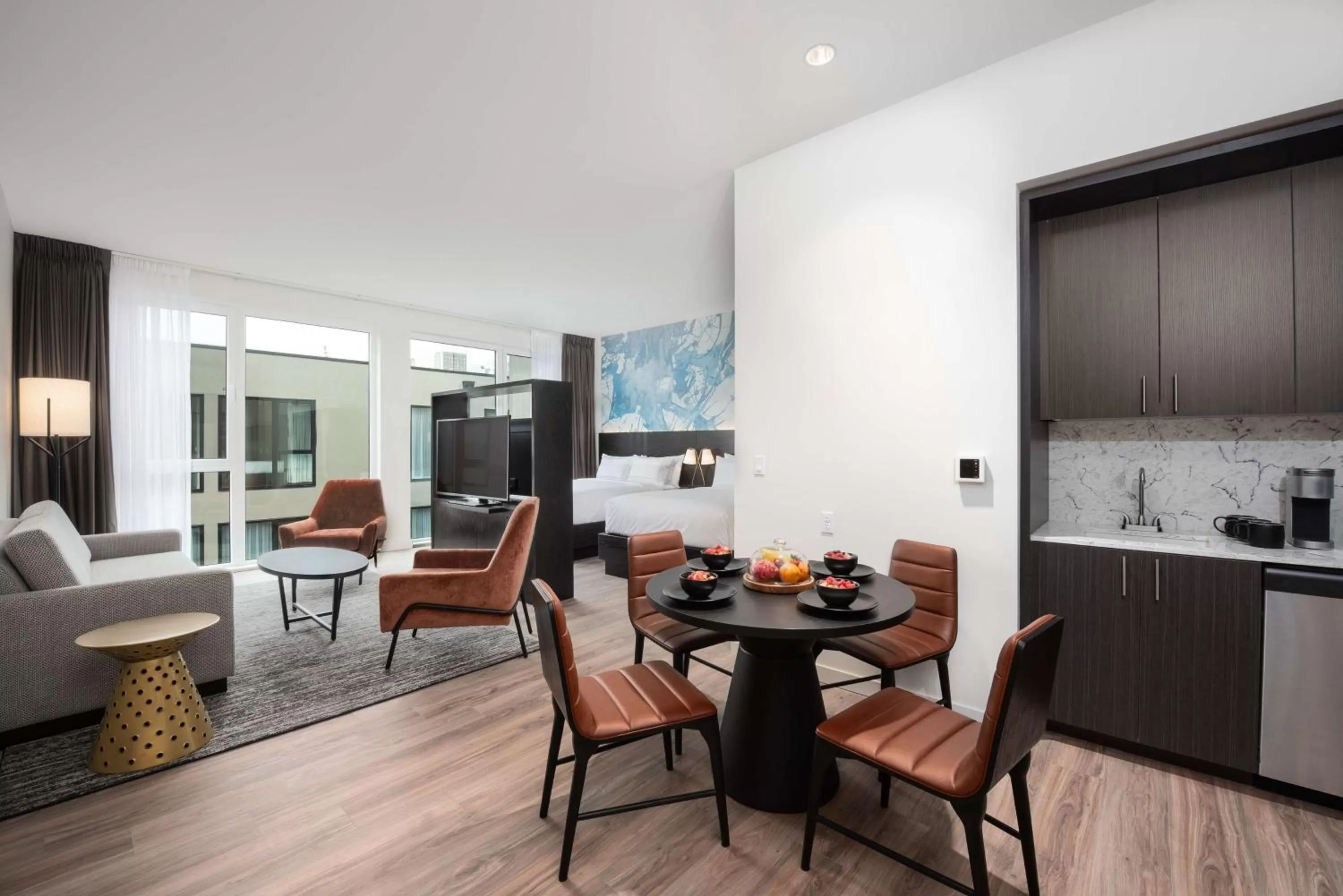 Kitchen or kitchenette in Holman Riverfront Park Hotel Salem, Tapestry By Hilton