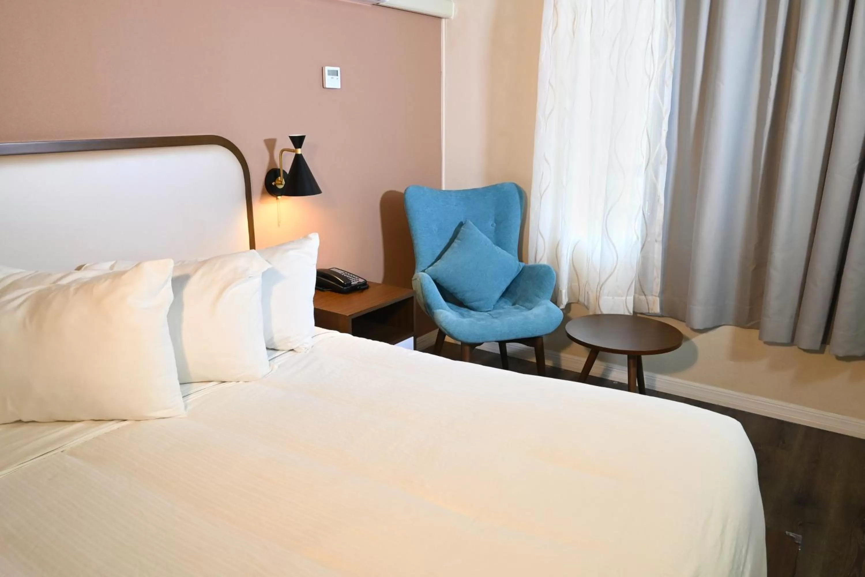 Bed in Golden Host Resort Sarasota