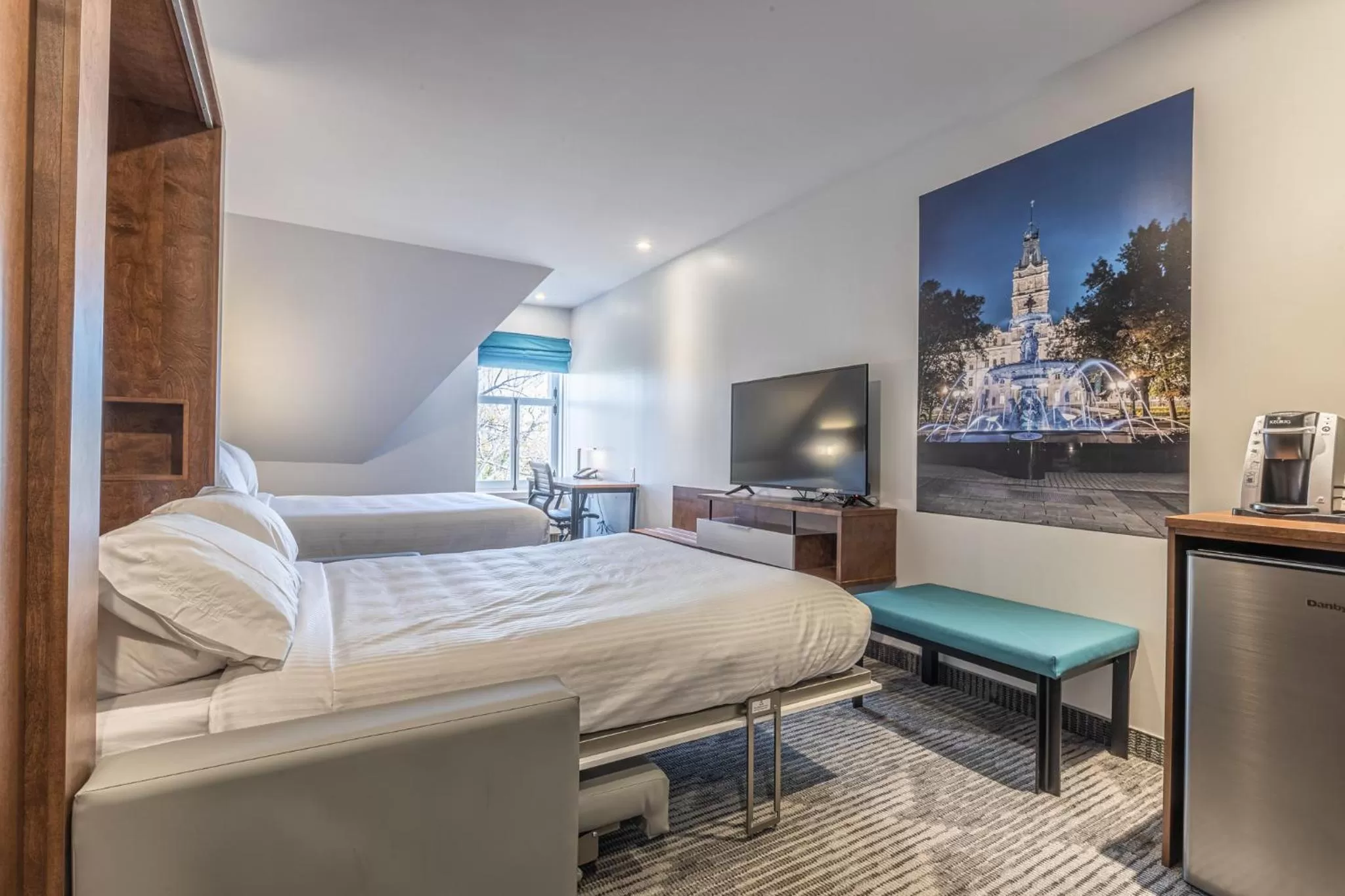 Bed in Hôtel Manoir Vieux-Québec