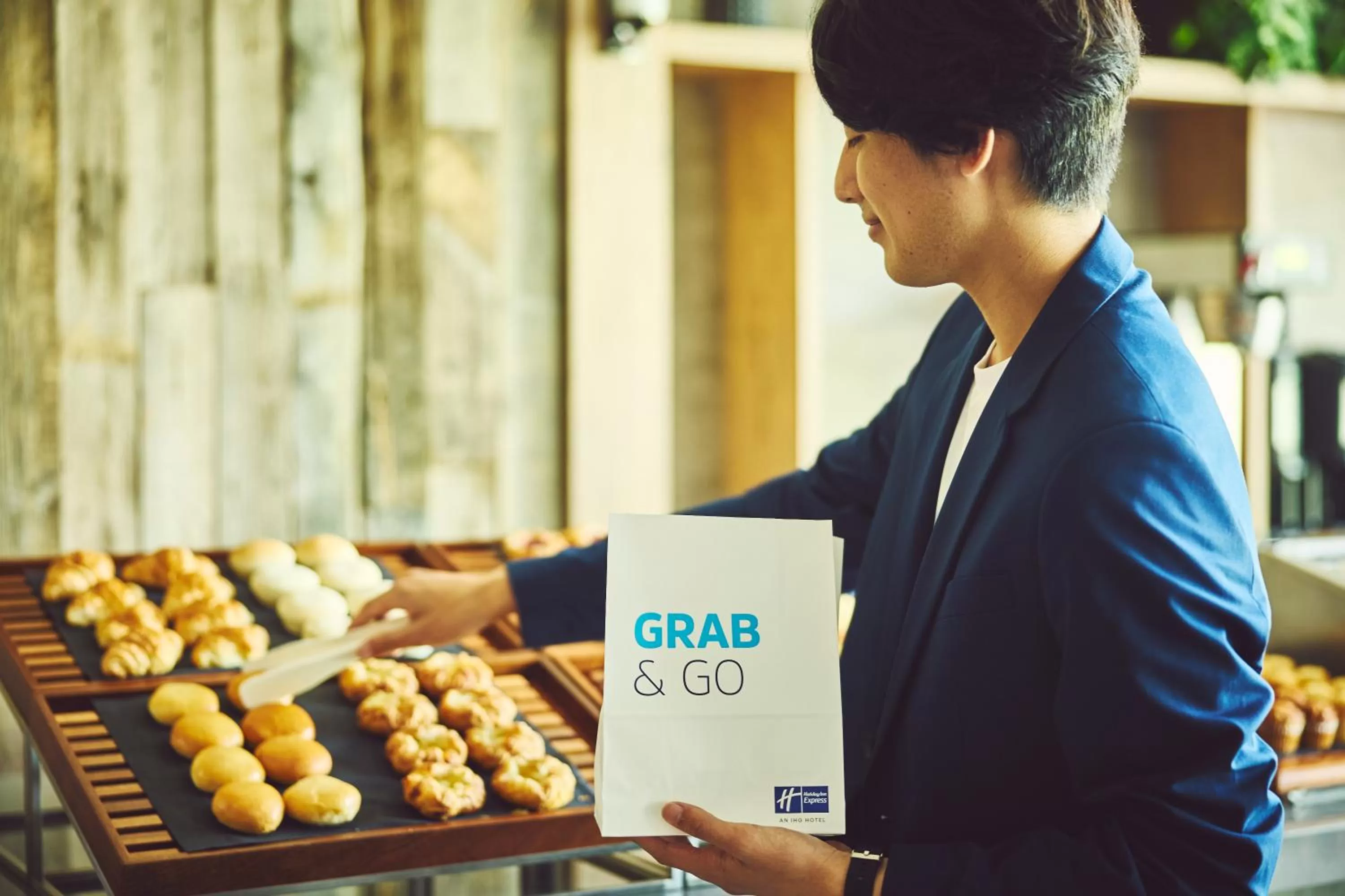 Food and drinks in Holiday Inn Express Osaka City Centre- Midosuji by IHG