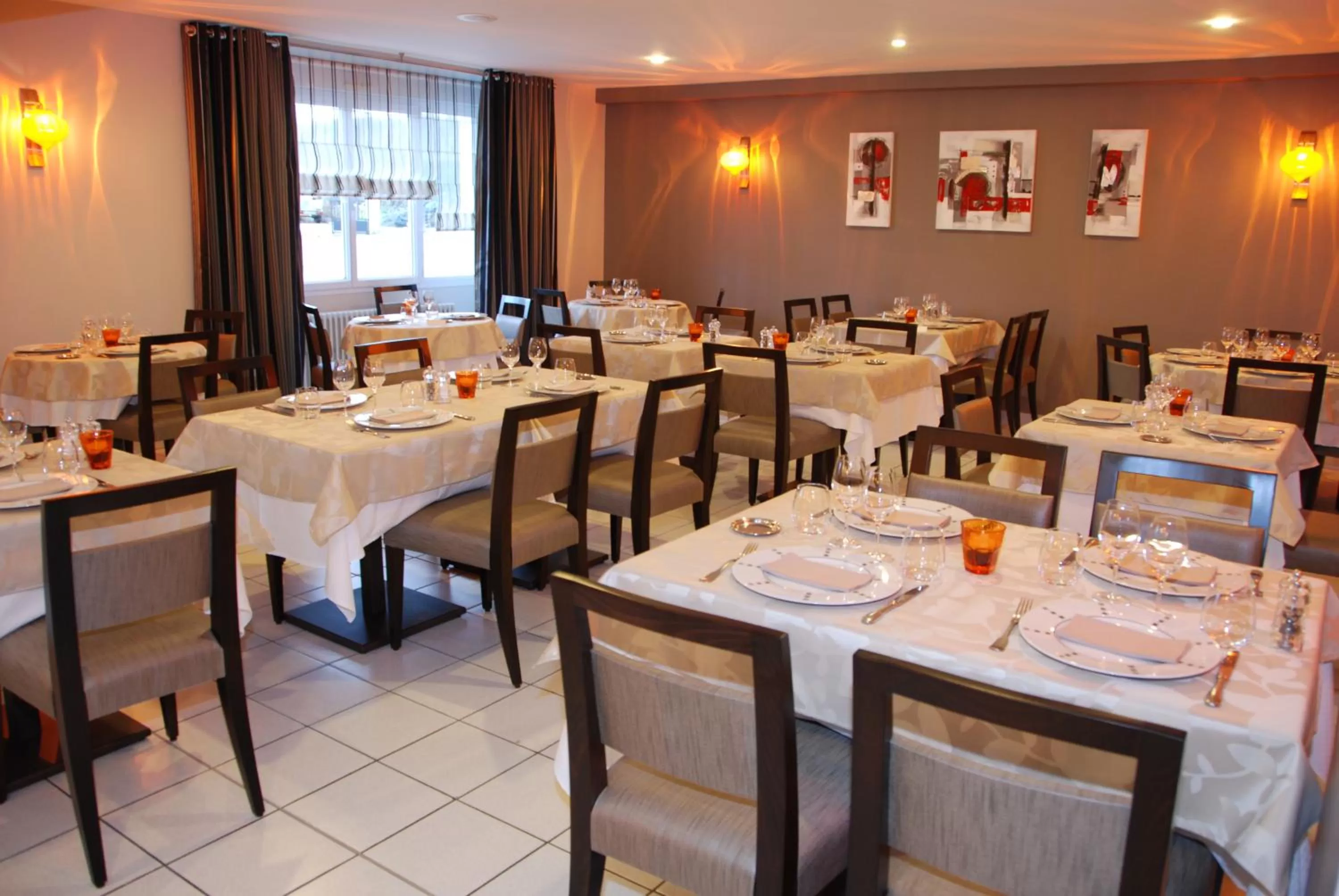 Restaurant/places to eat in Logis Hôtel Bellevue