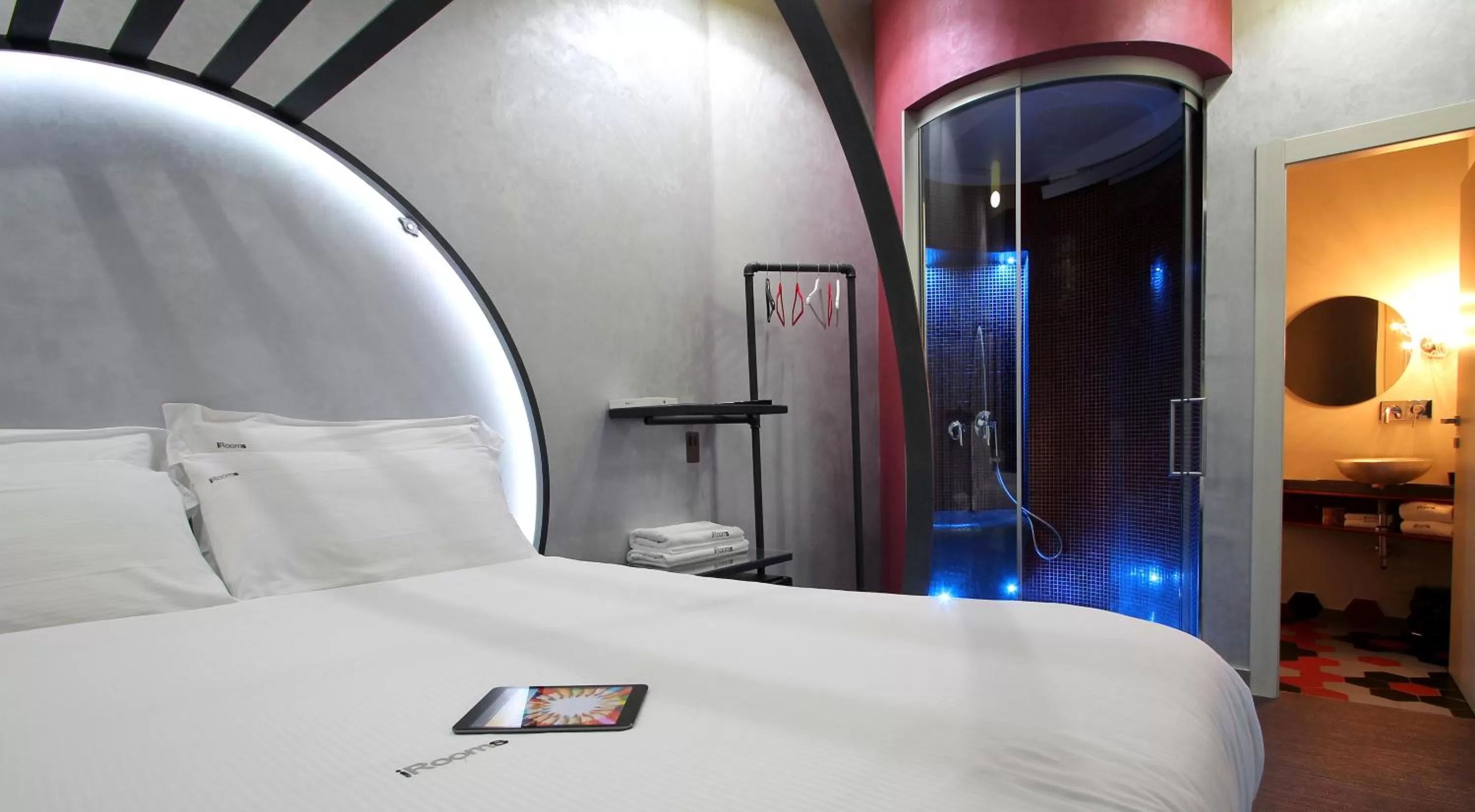 Photo of the whole room, Bed in iRooms Pantheon