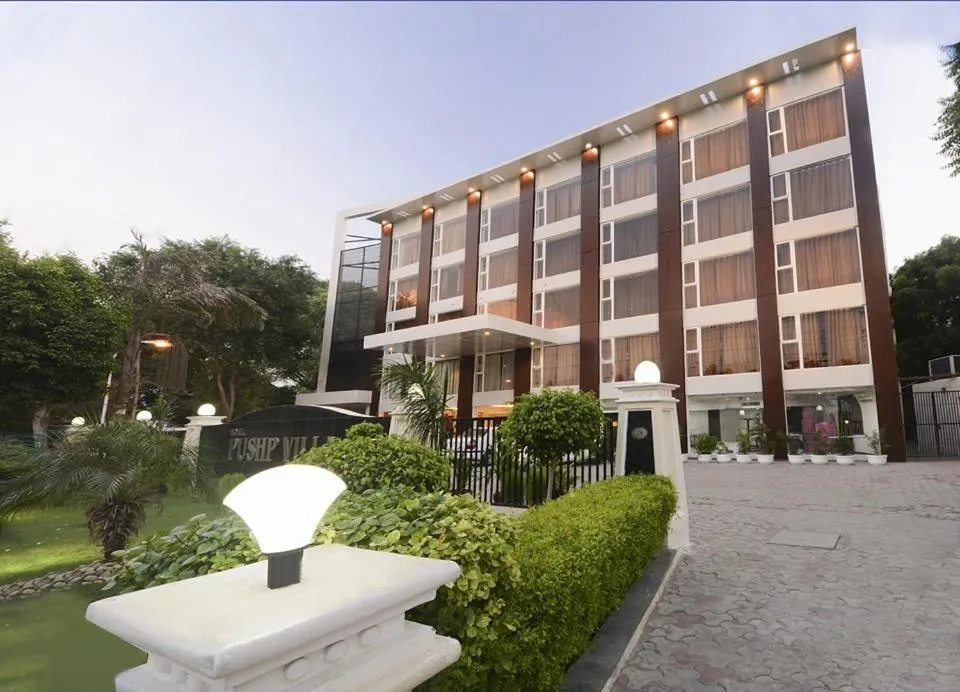 Property building in Hotel Pushp Villa Agra Taj East Gate