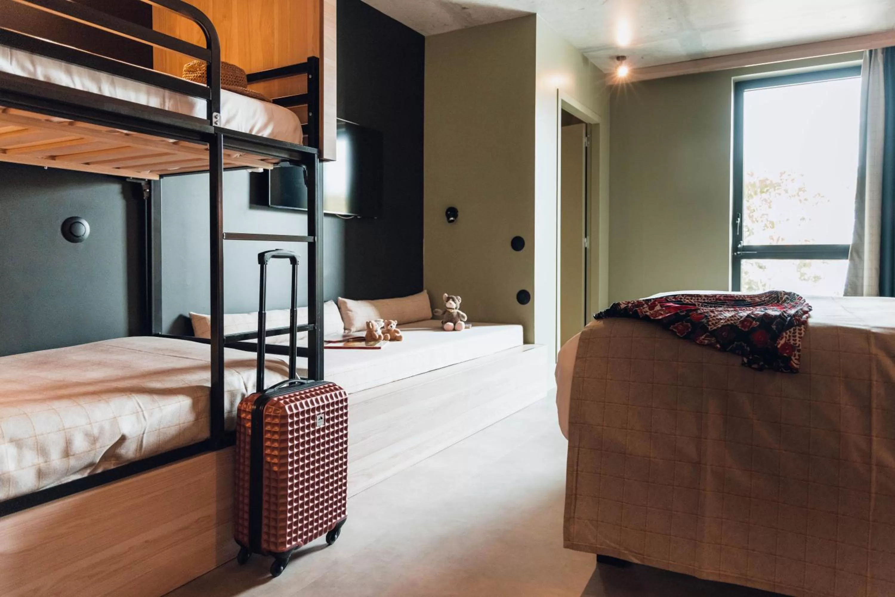 TV and multimedia, Bed in greet Hotel La Rochelle Centre