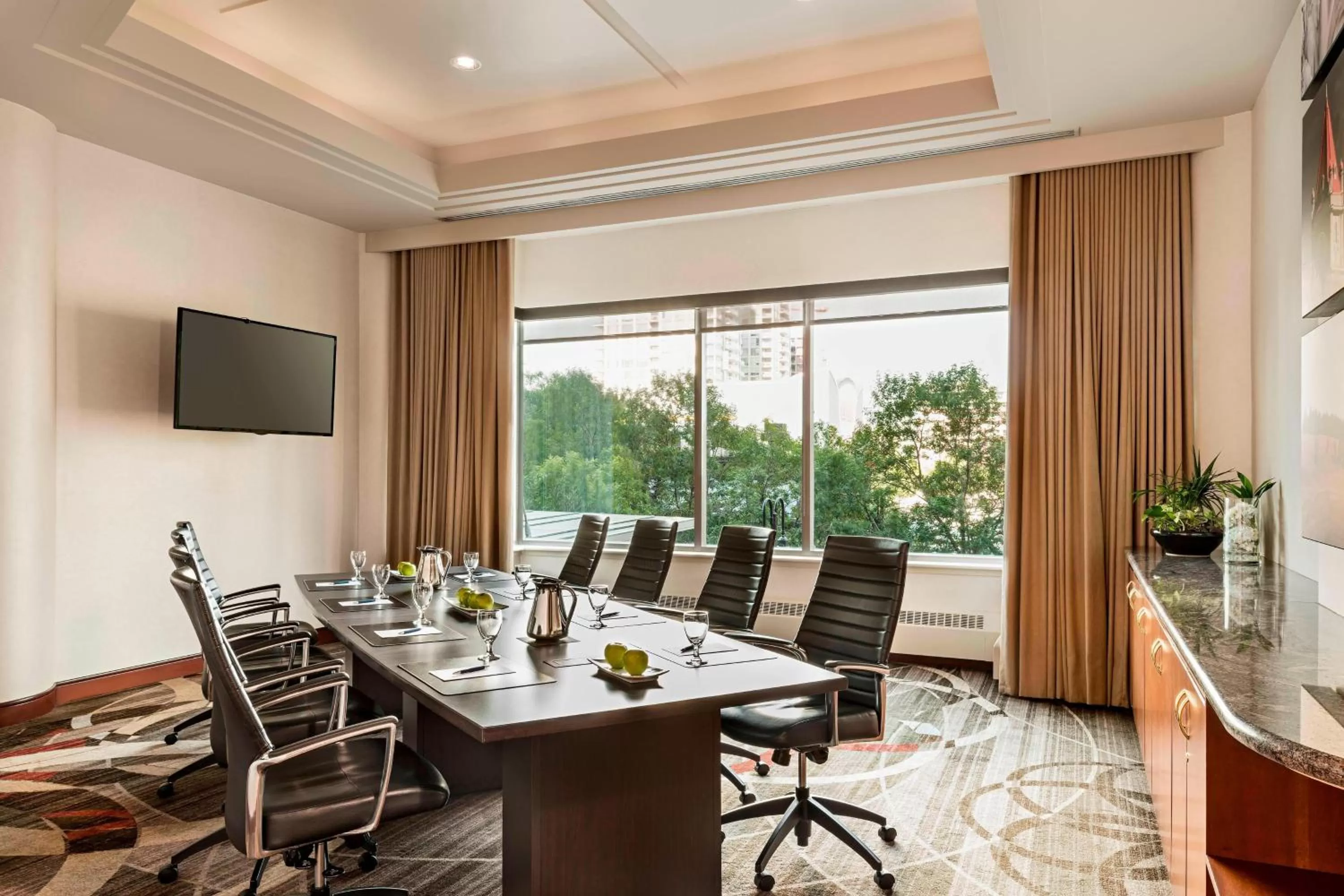 Meeting/conference room in Sheraton Suites Calgary Eau Claire