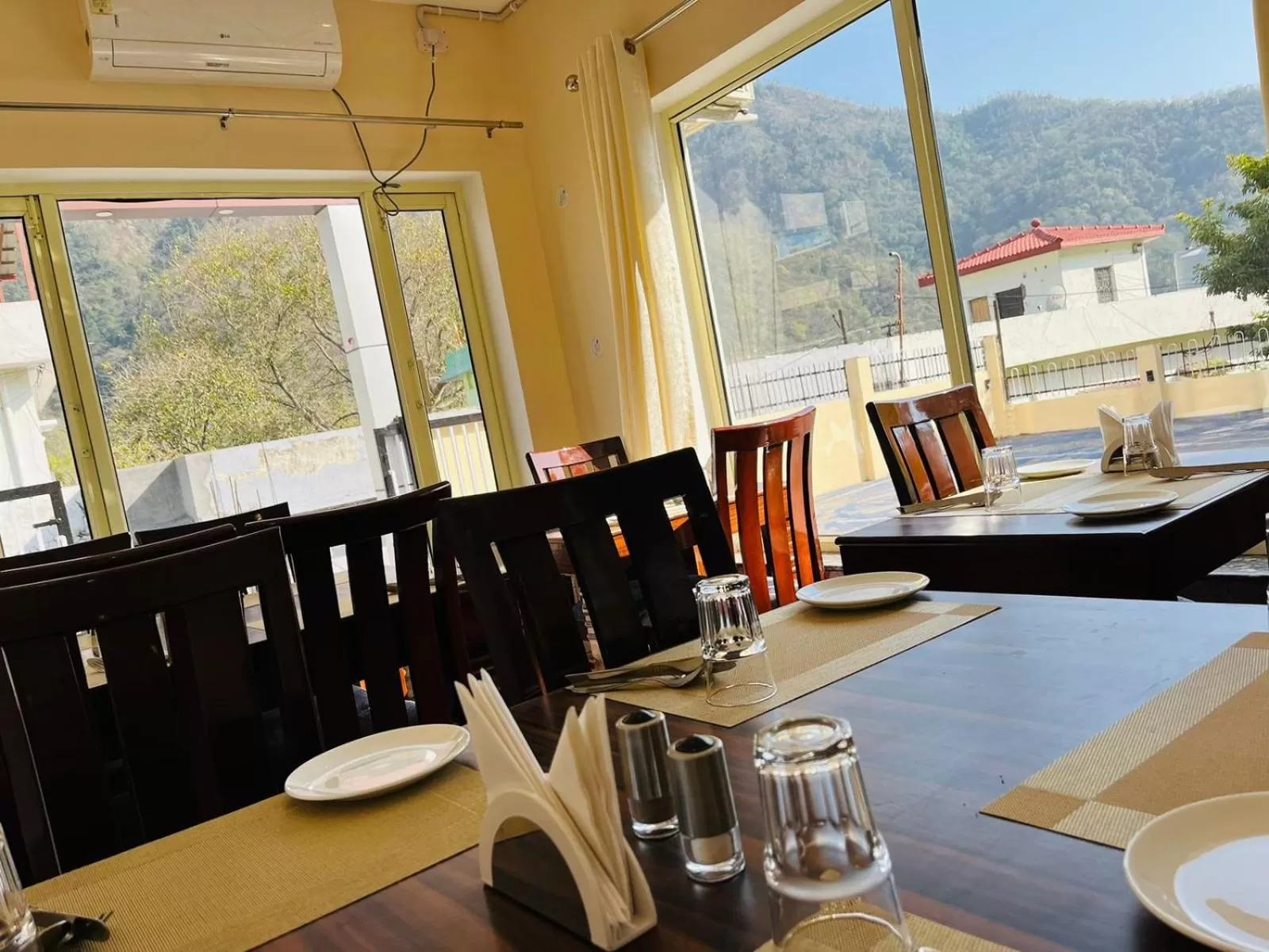 Restaurant/places to eat in Tapovan New Residency - 5 minutes walk to Laxman jhula