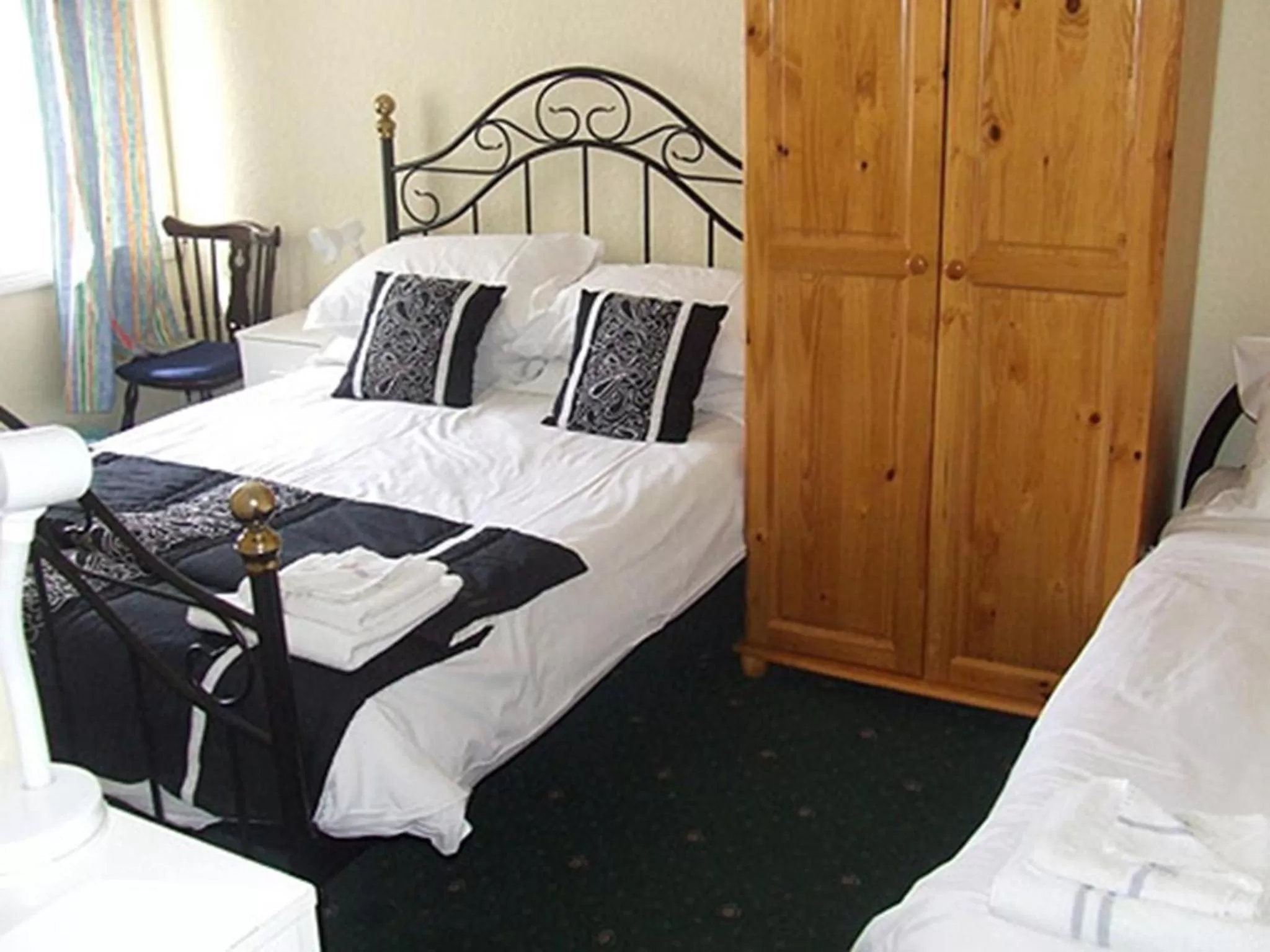 Bedroom, Bed in The Woodfield Hotel