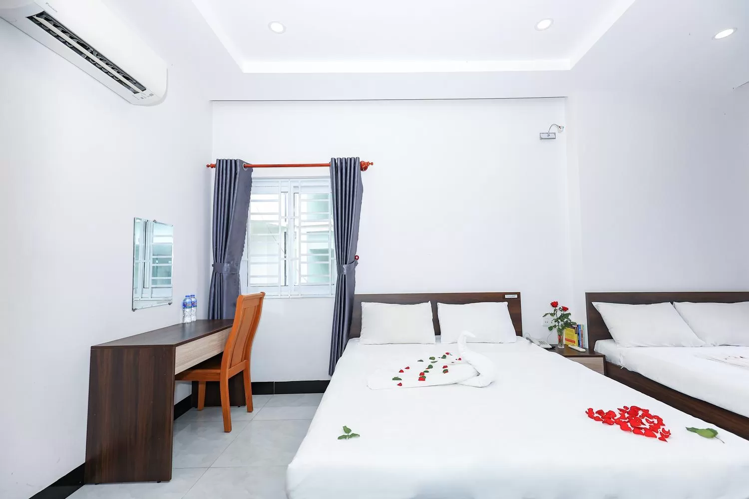 Photo of the whole room, Bed in Ciao Hồng Phúc Hotel