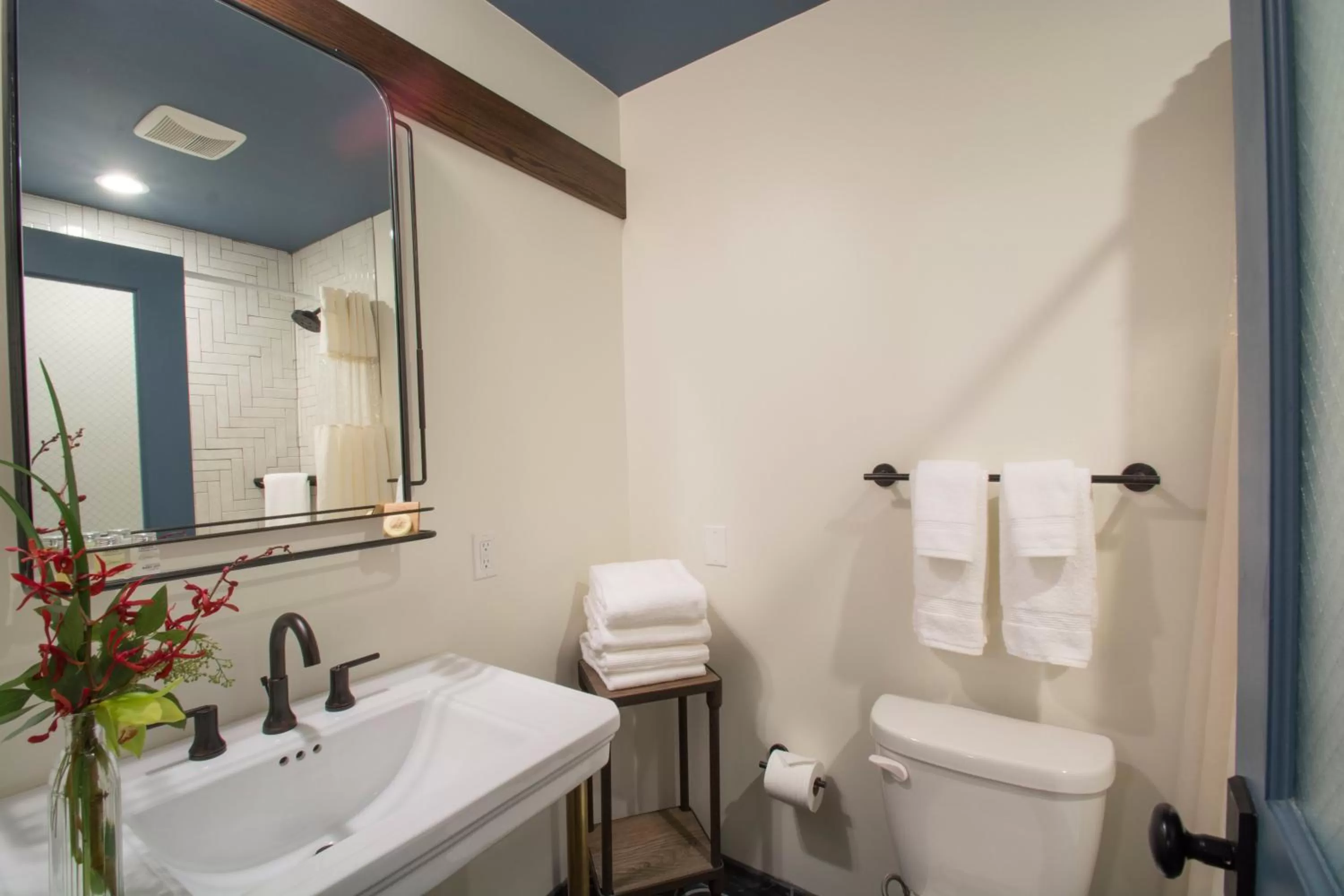 Bathroom in The Old No. 77 Hotel & Chandlery