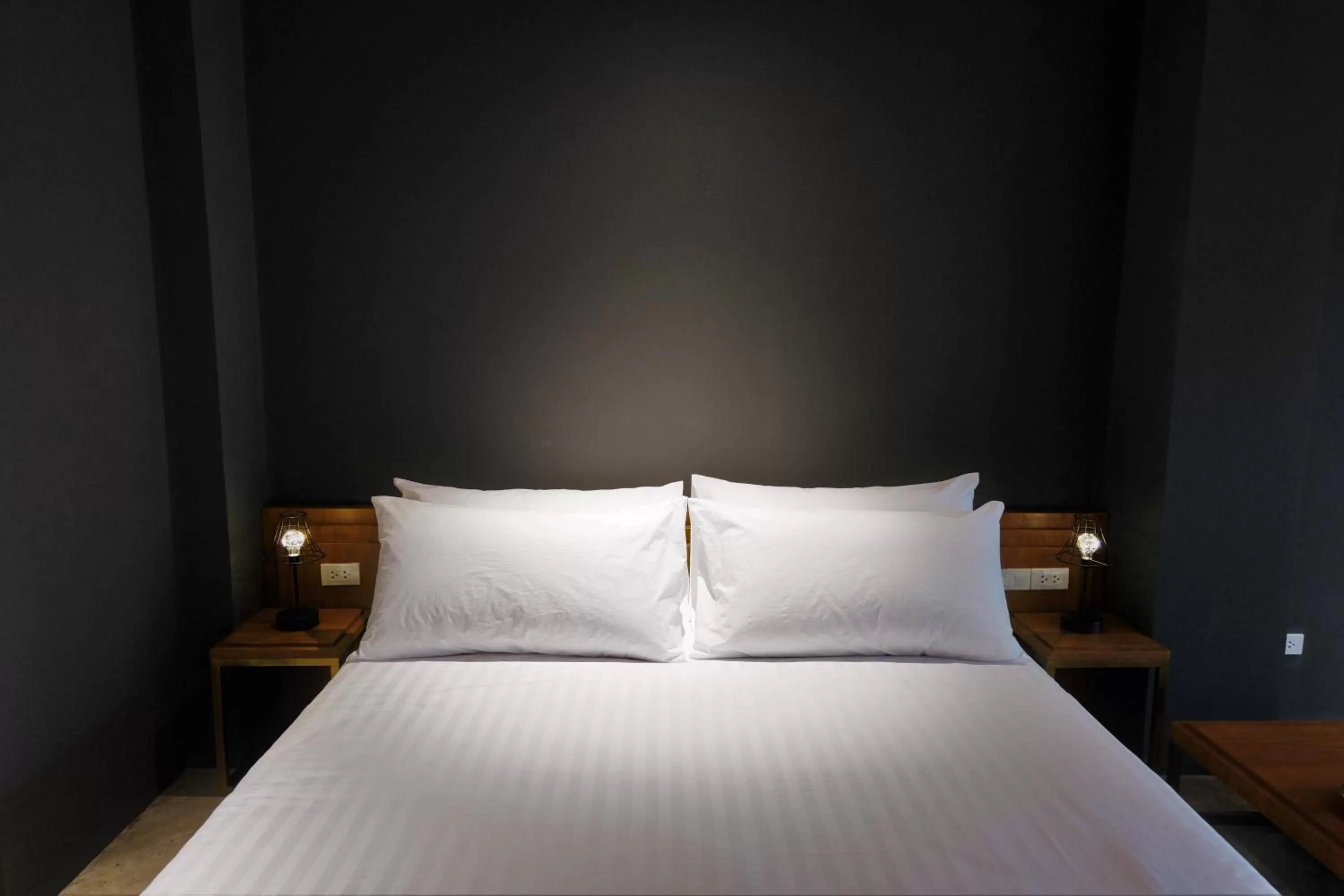 Bed in Vali Villa Bangkok