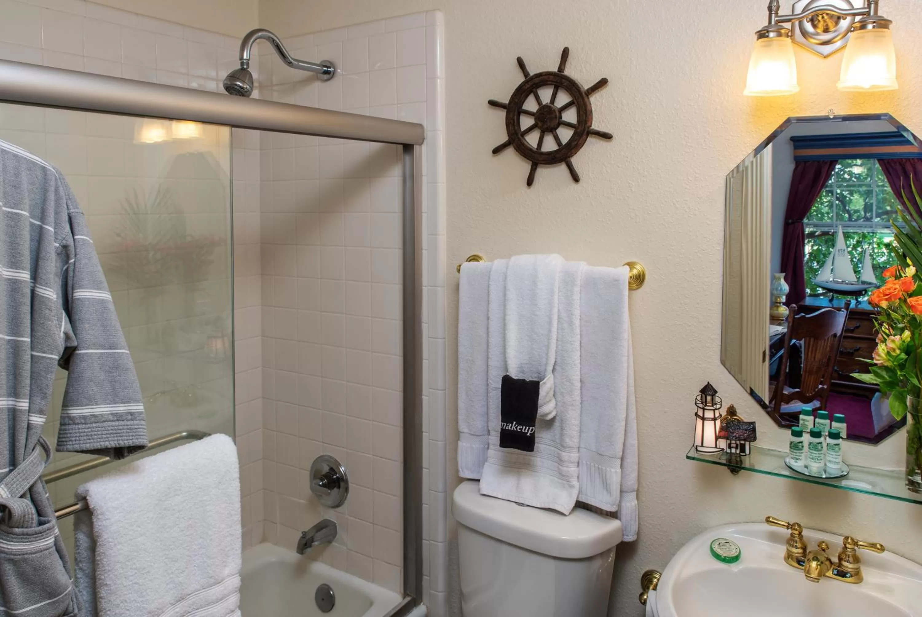 Bathroom in Woodrow House Bed & Breakfast