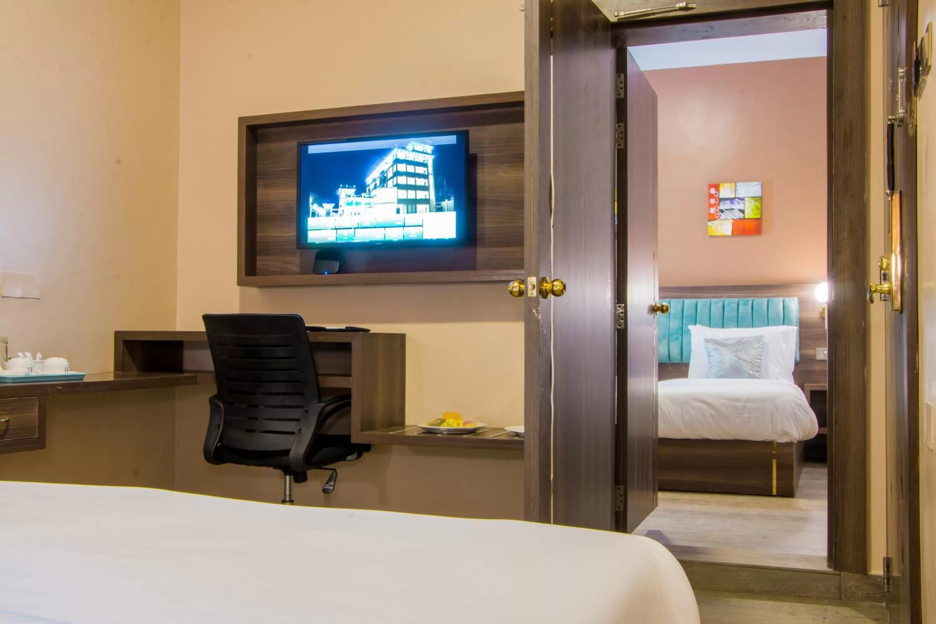 TV and multimedia, Bed in Hotel Horizon Entebbe