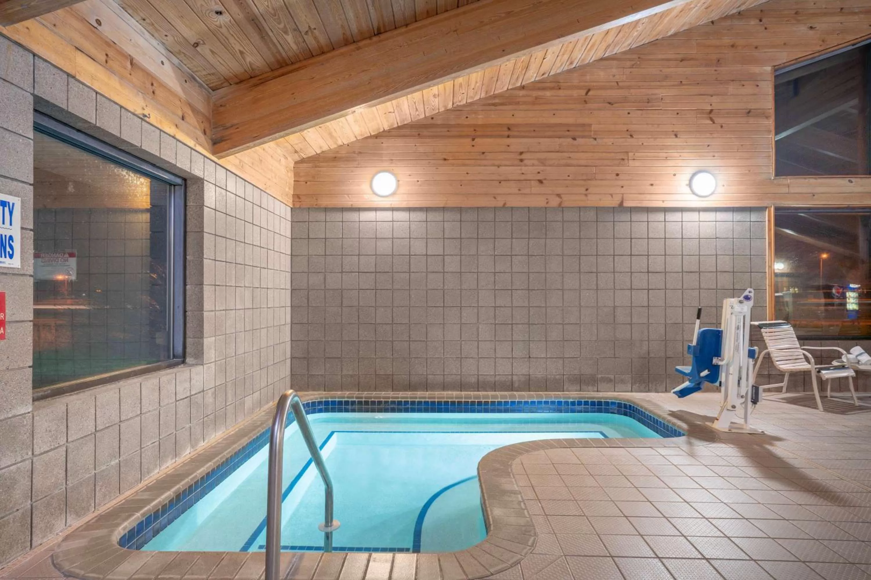 Hot Tub in Baymont by Wyndham Lakeville