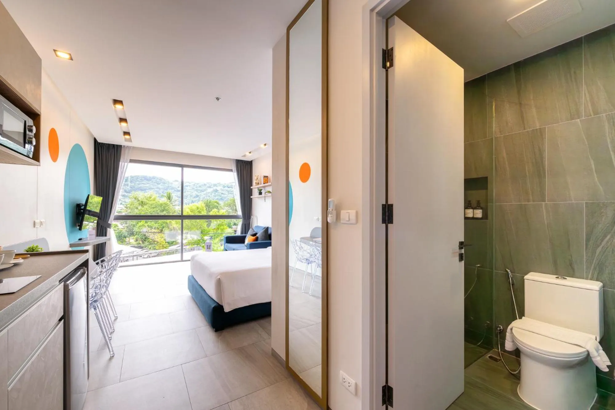 Toilet, Bed in HOMA Phuket Town