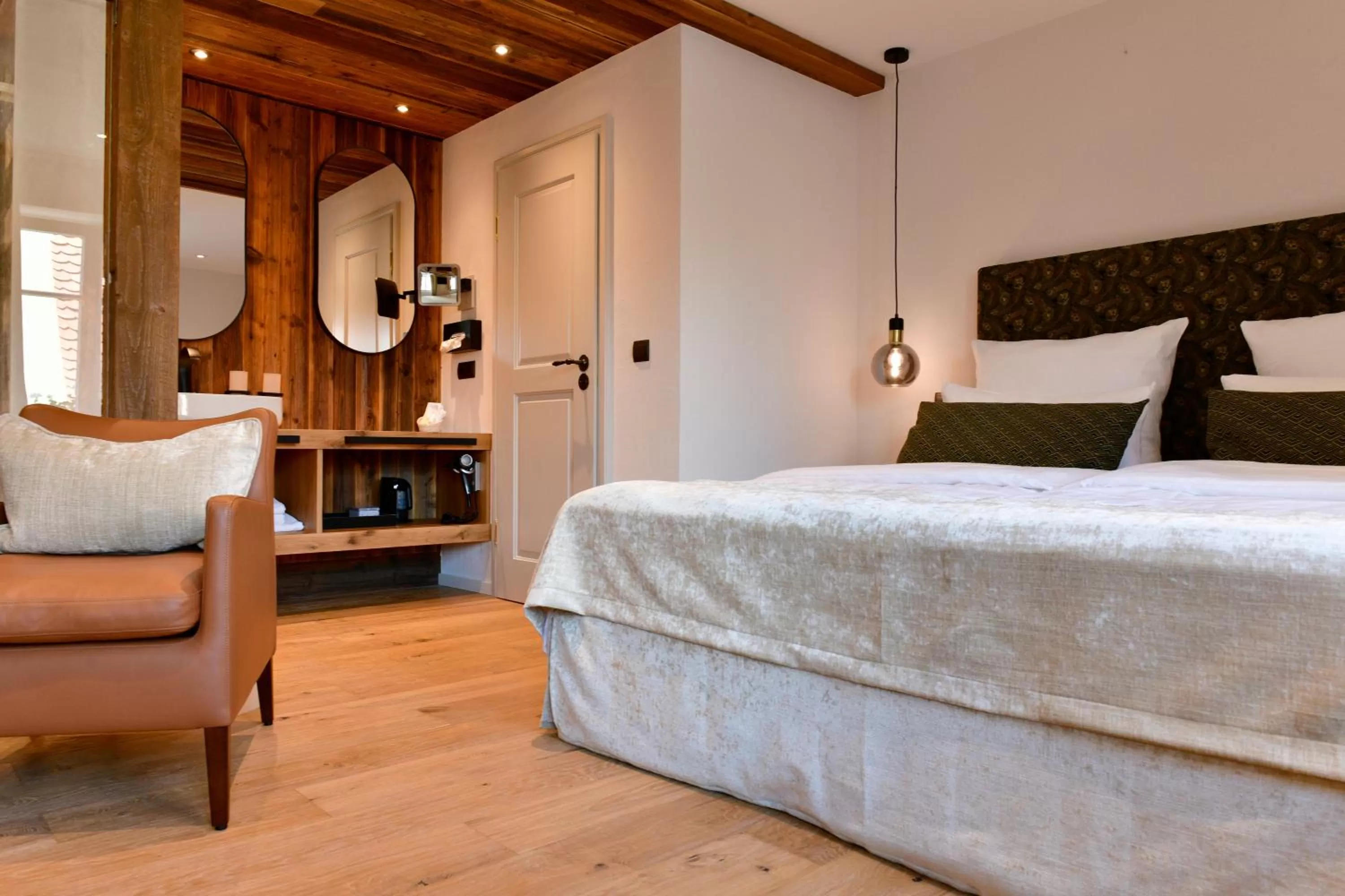 Bedroom, Bed in Romantik Hotel Markusturm