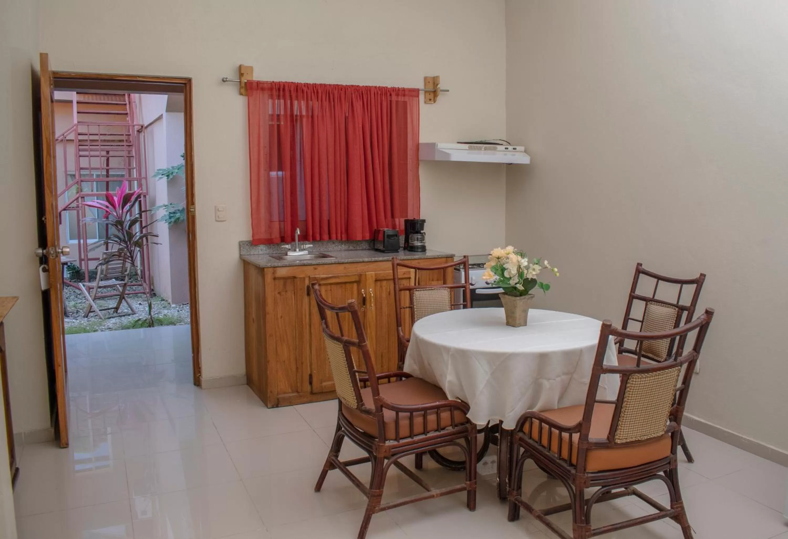 Kitchen or kitchenette in Auberge Villa Cana