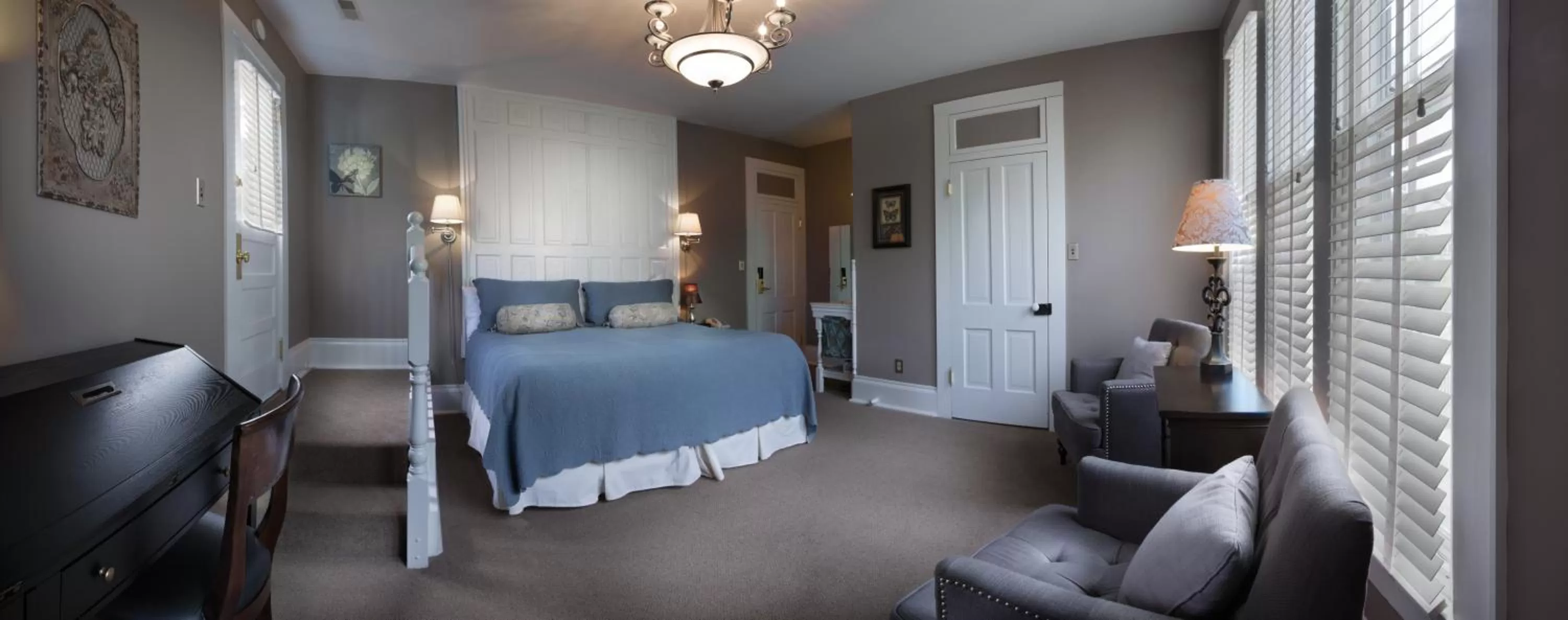 Photo of the whole room, Bed in Grant Street Inn - Bloomington