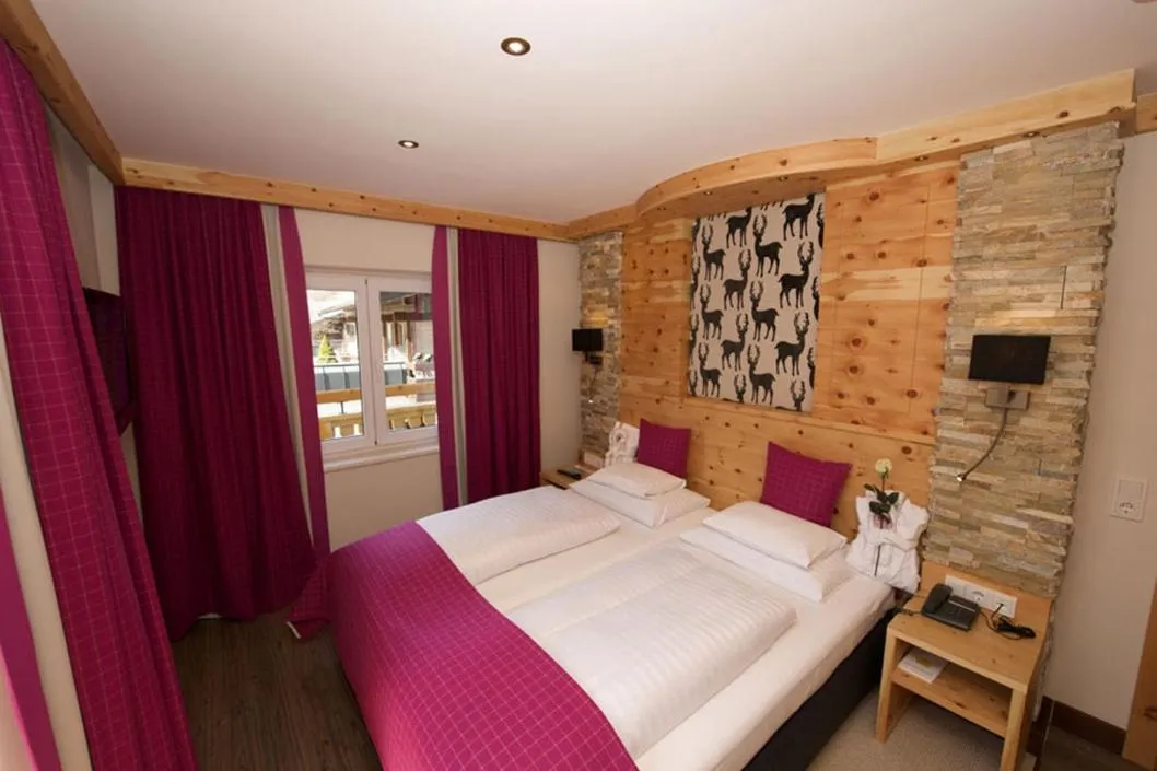 Bedroom, Bed in JUFA Alpenhotel Saalbach
