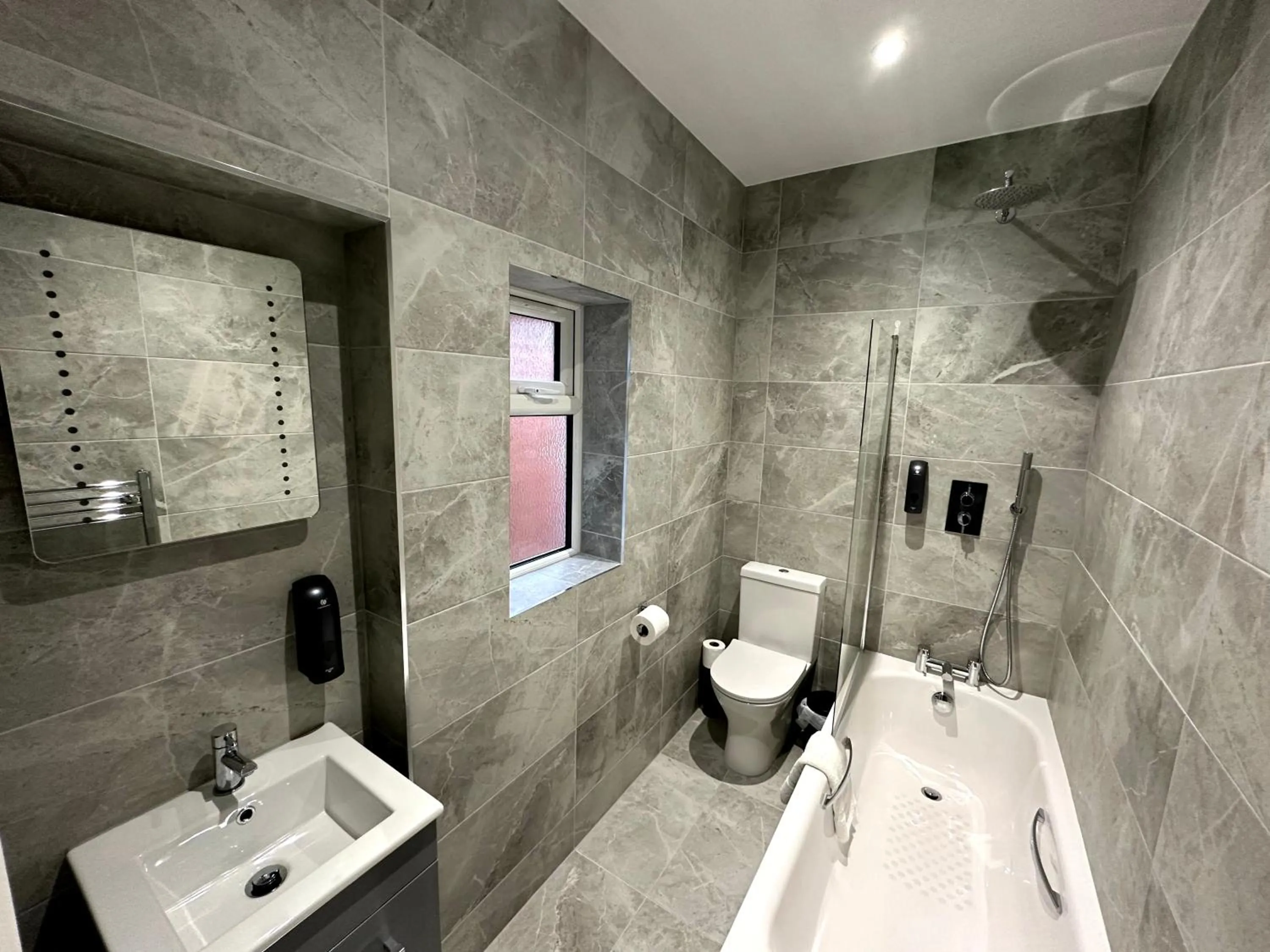 Bathroom in Gainsborough Lodge