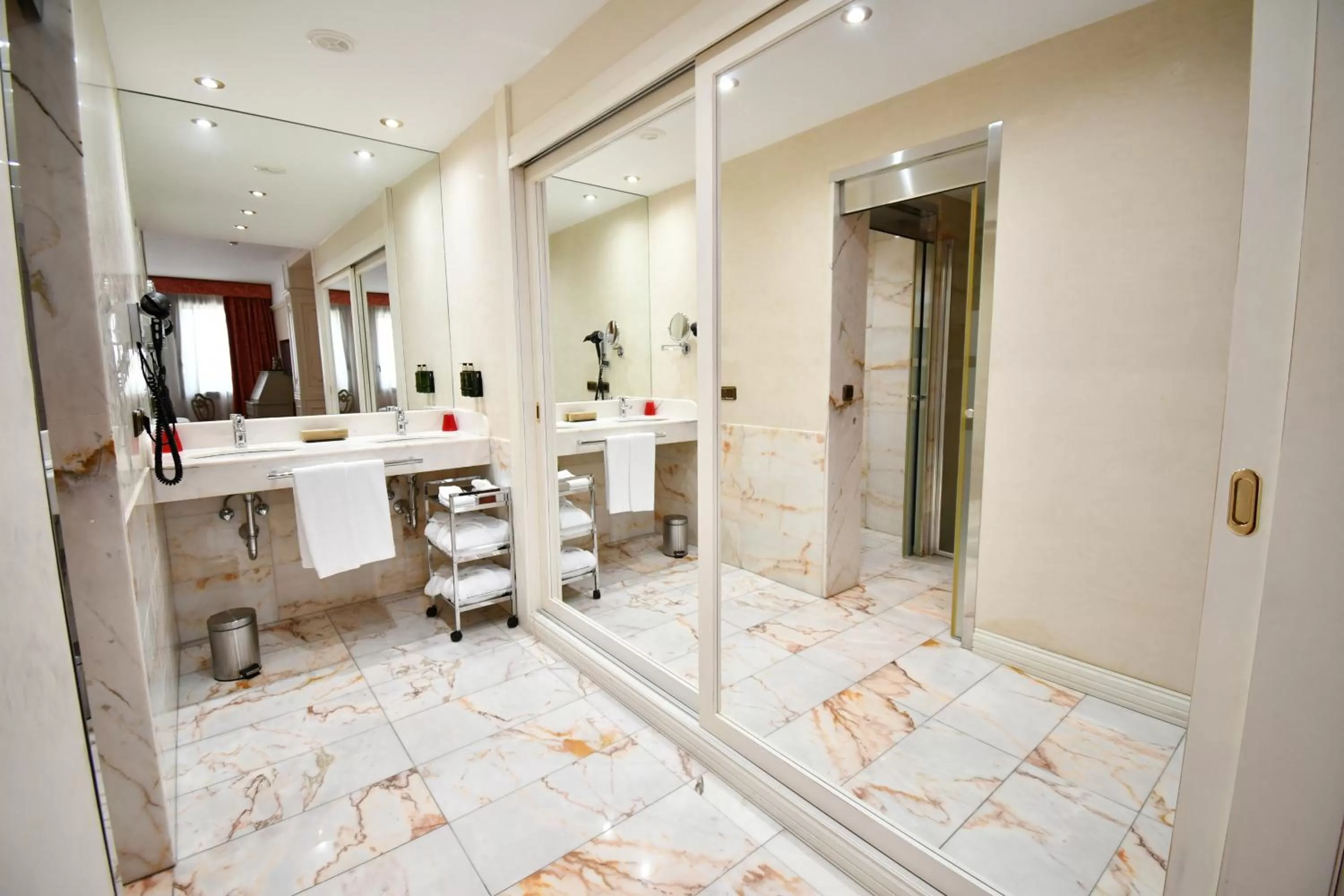 Bathroom in Best Western Premier CMC Girona