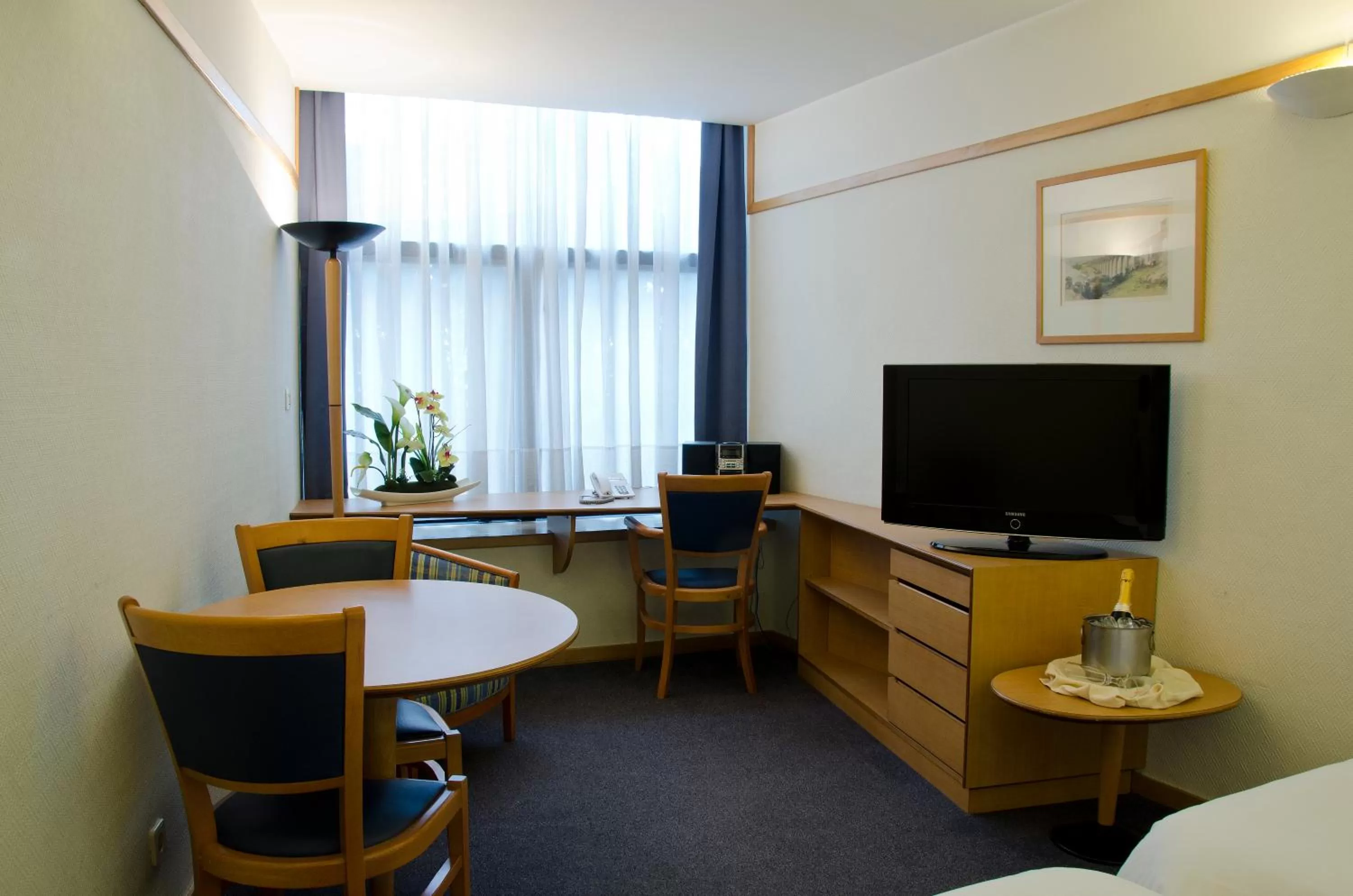 TV and multimedia in VIP Executive Eden Aparthotel