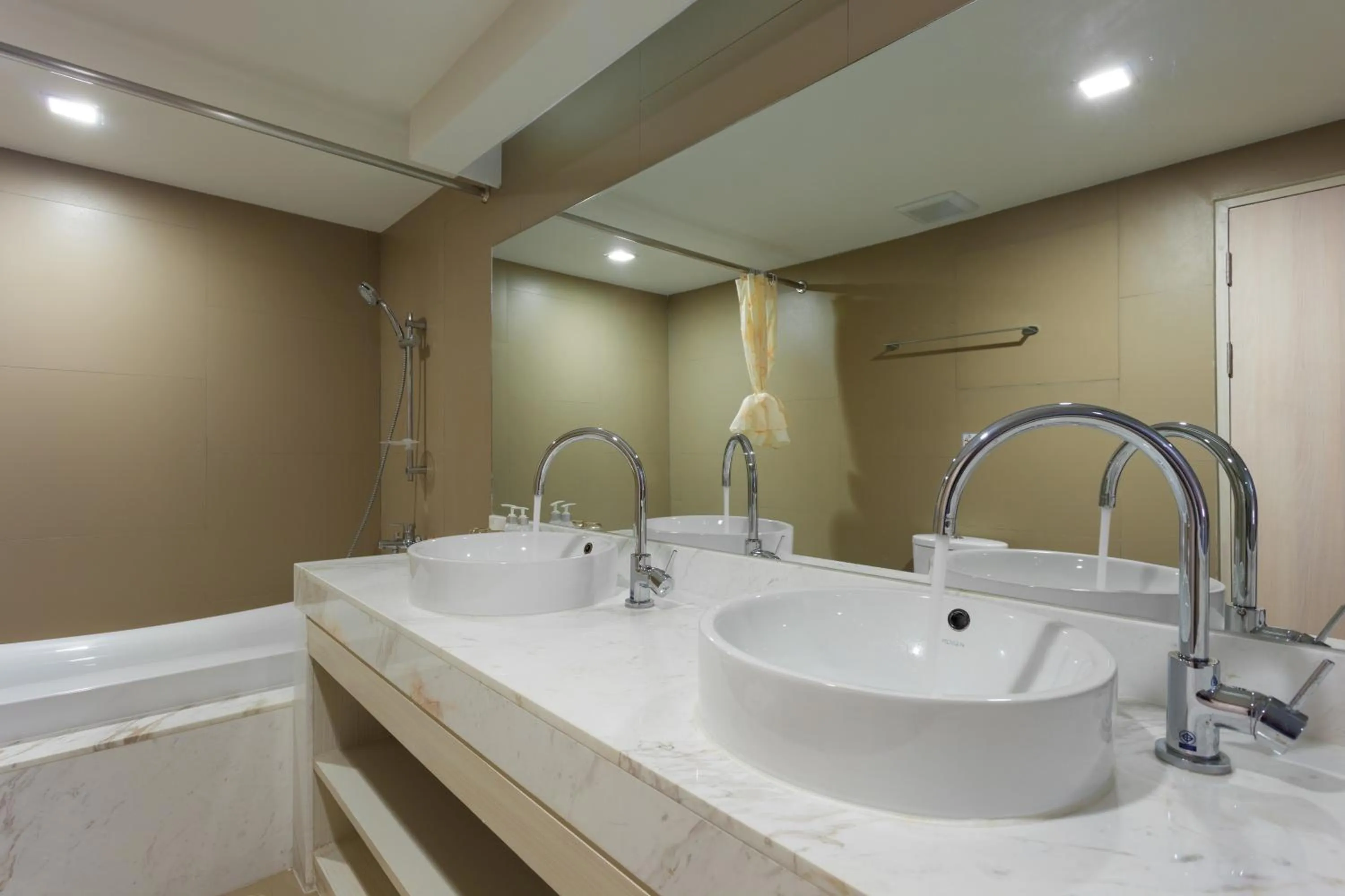 Bathroom in Coral Inn