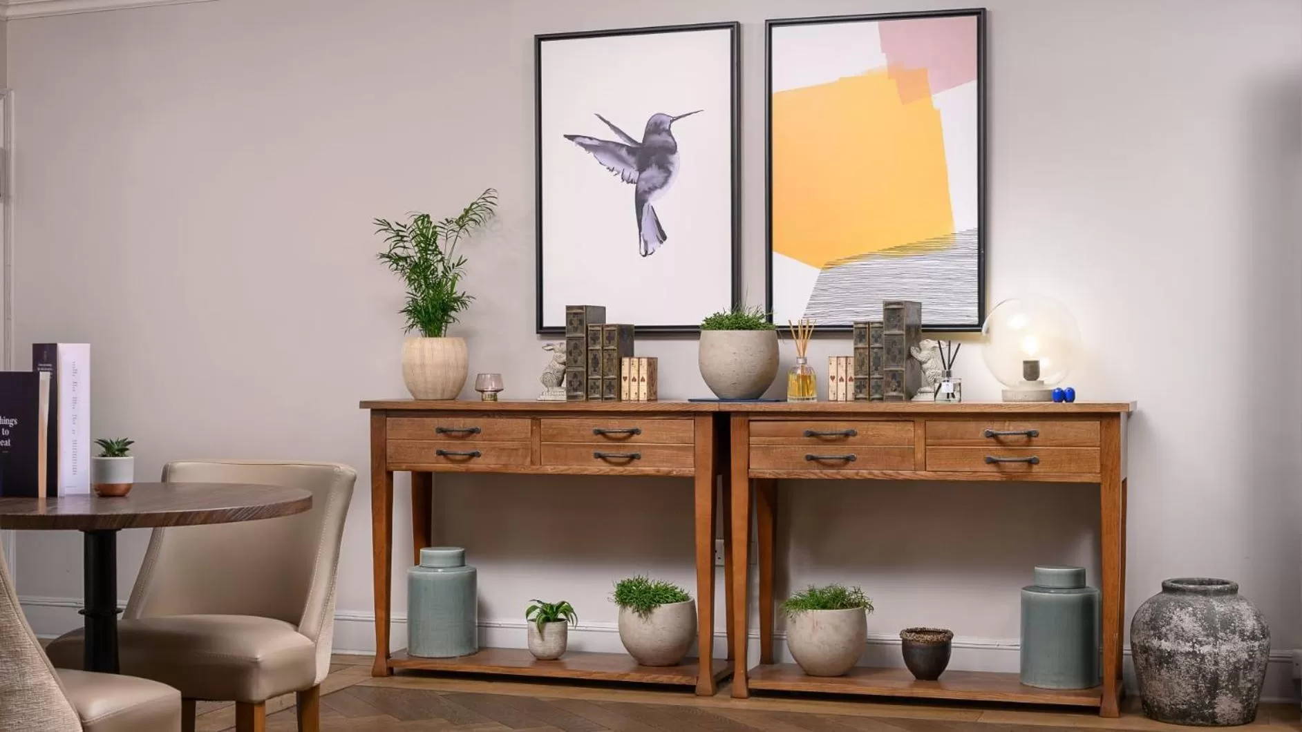 Lounge or bar in voco Oxford Spires by IHG