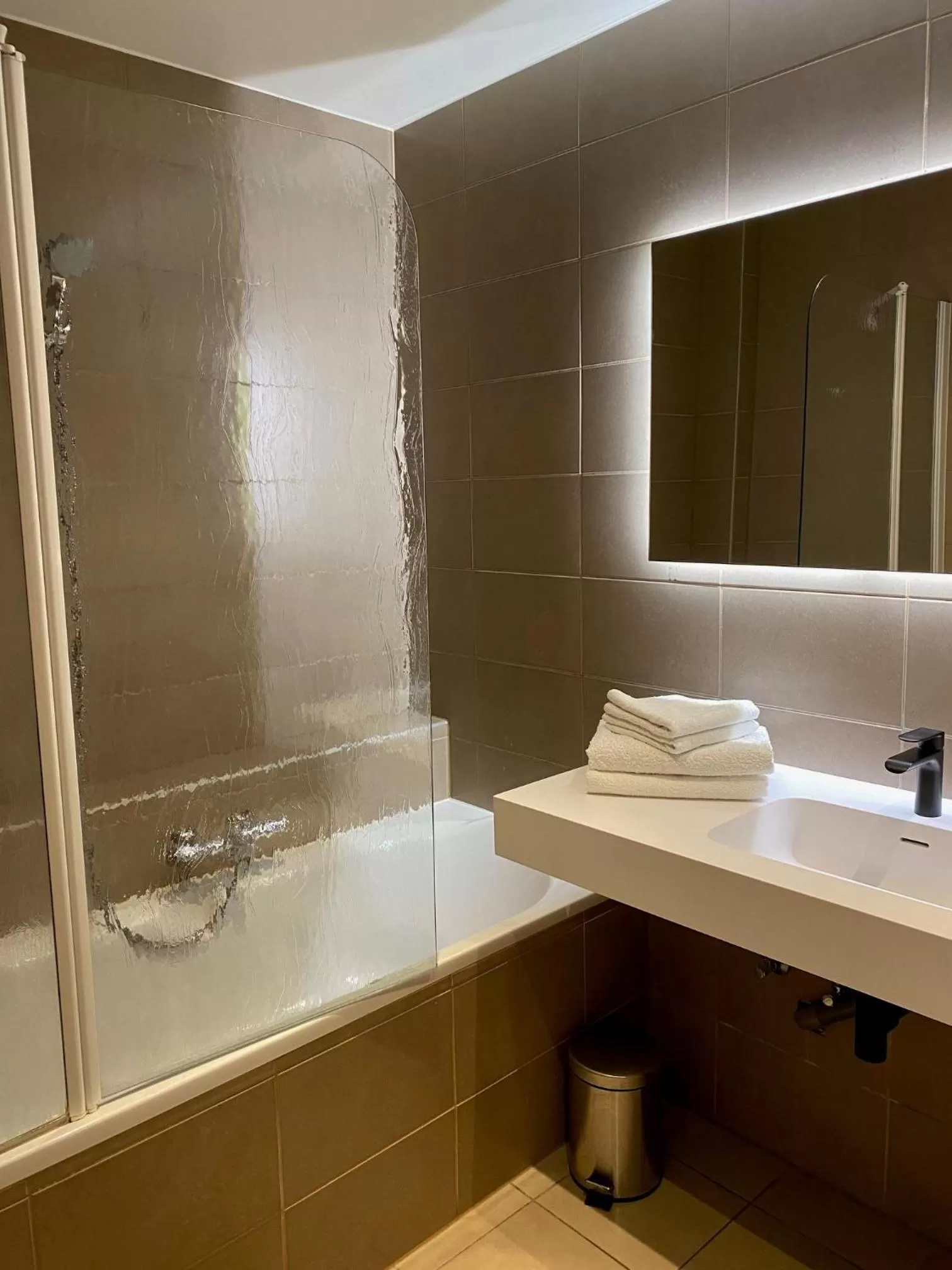 Shower in Hotel de Boskar Houthalen