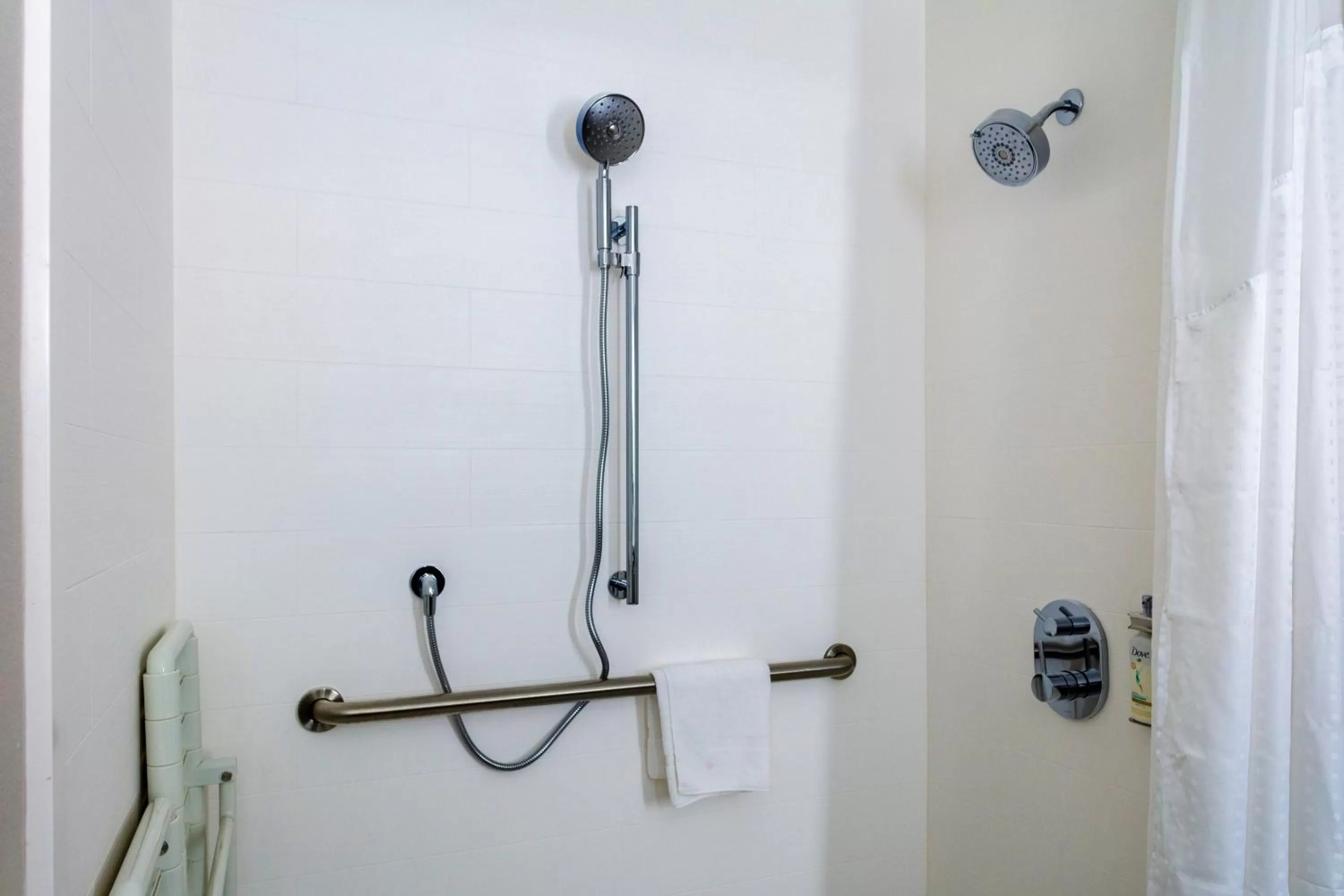 Standard King Room with Mobility Accessible Tub in Holiday Inn Express - Rocky Mount - Sports Center, an IHG Hotel