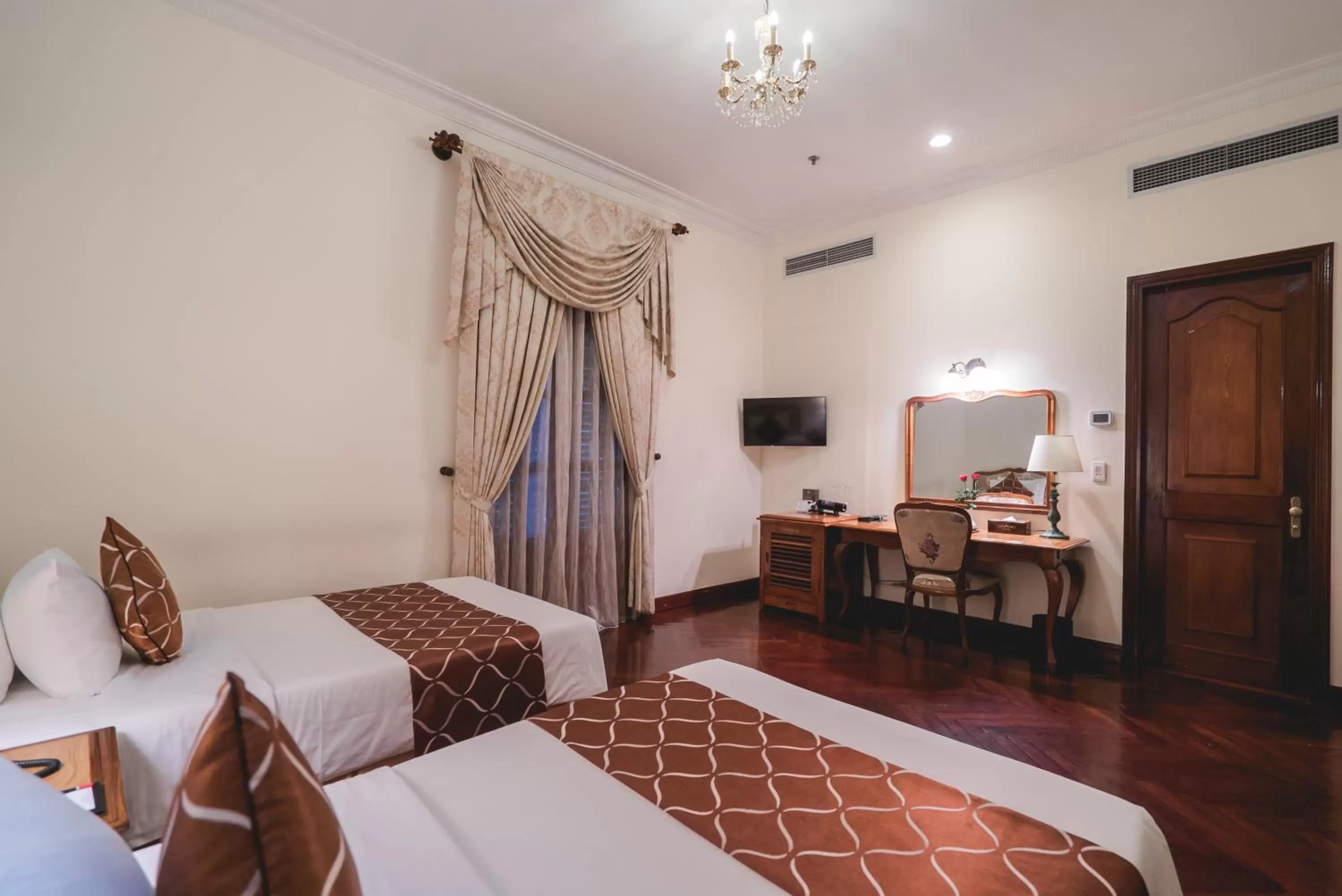 Bedroom, Bed in Hotel Grand Saigon