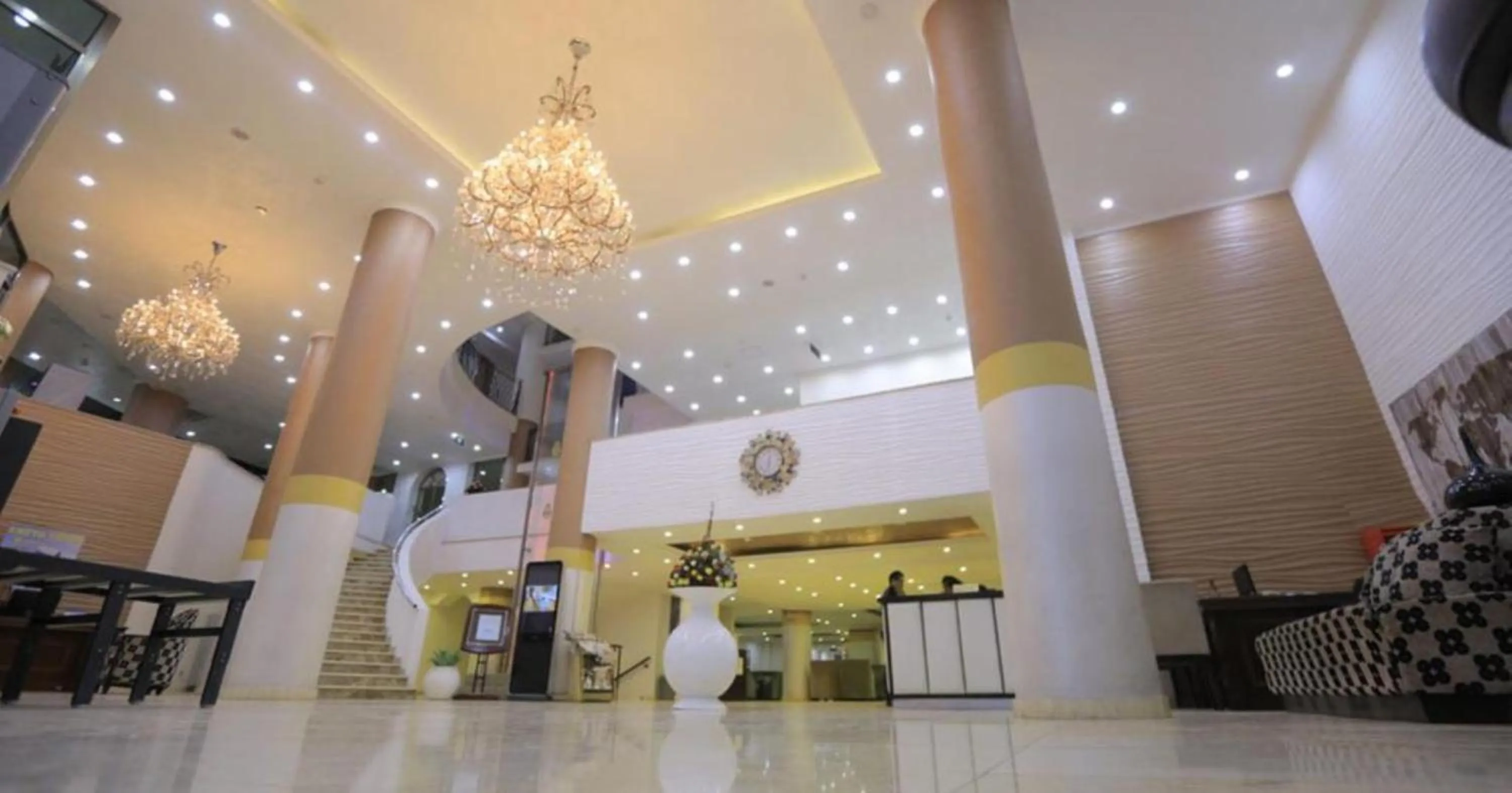 Lobby or reception in Saro Maria Hotel