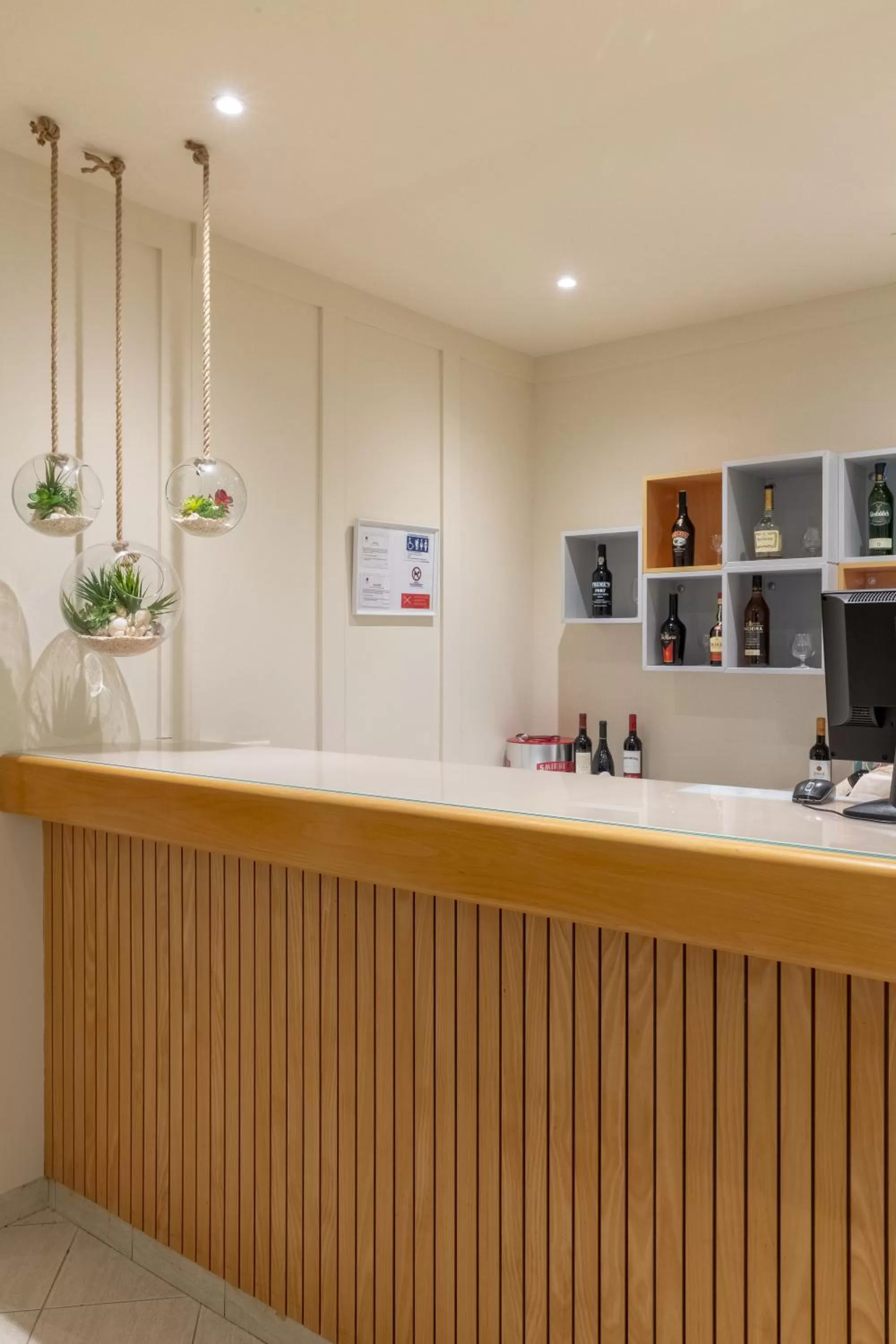 Restaurant/places to eat in The Navigator - Solaqua