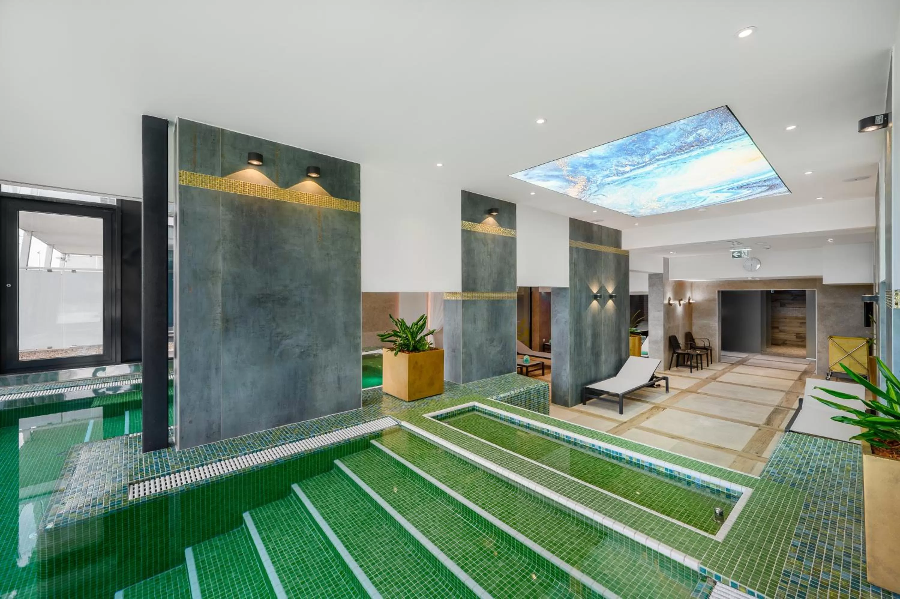 Swimming pool in Mercure Tokaj Center