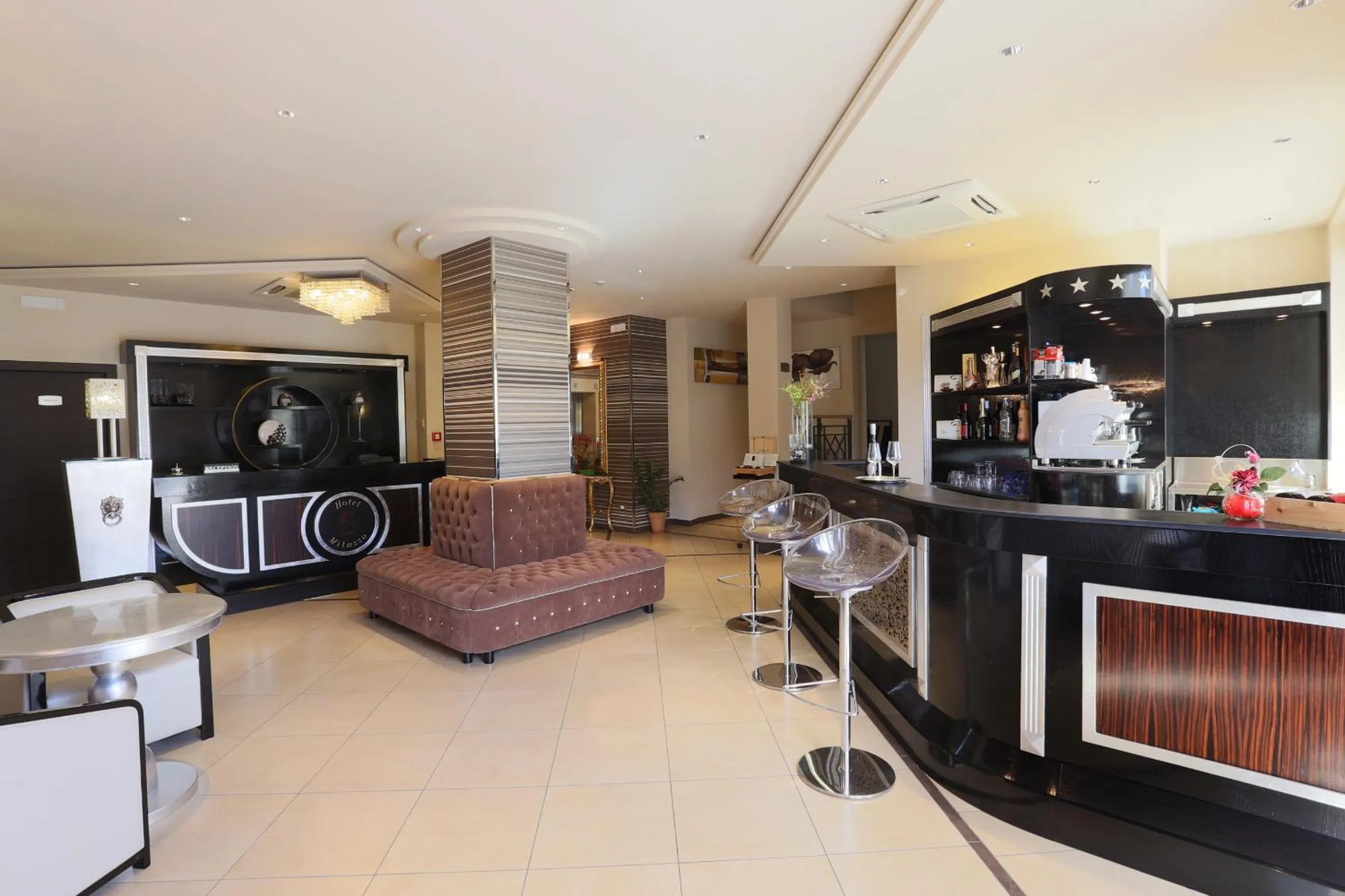 Lounge or bar in Hotel Milazzo