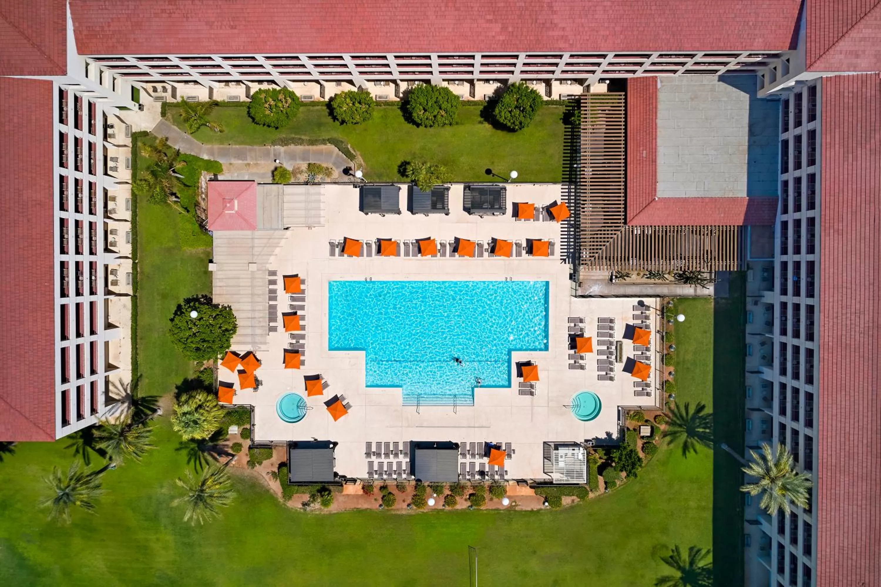Swimming pool in DoubleTree by Hilton Golf Resort Palm Springs