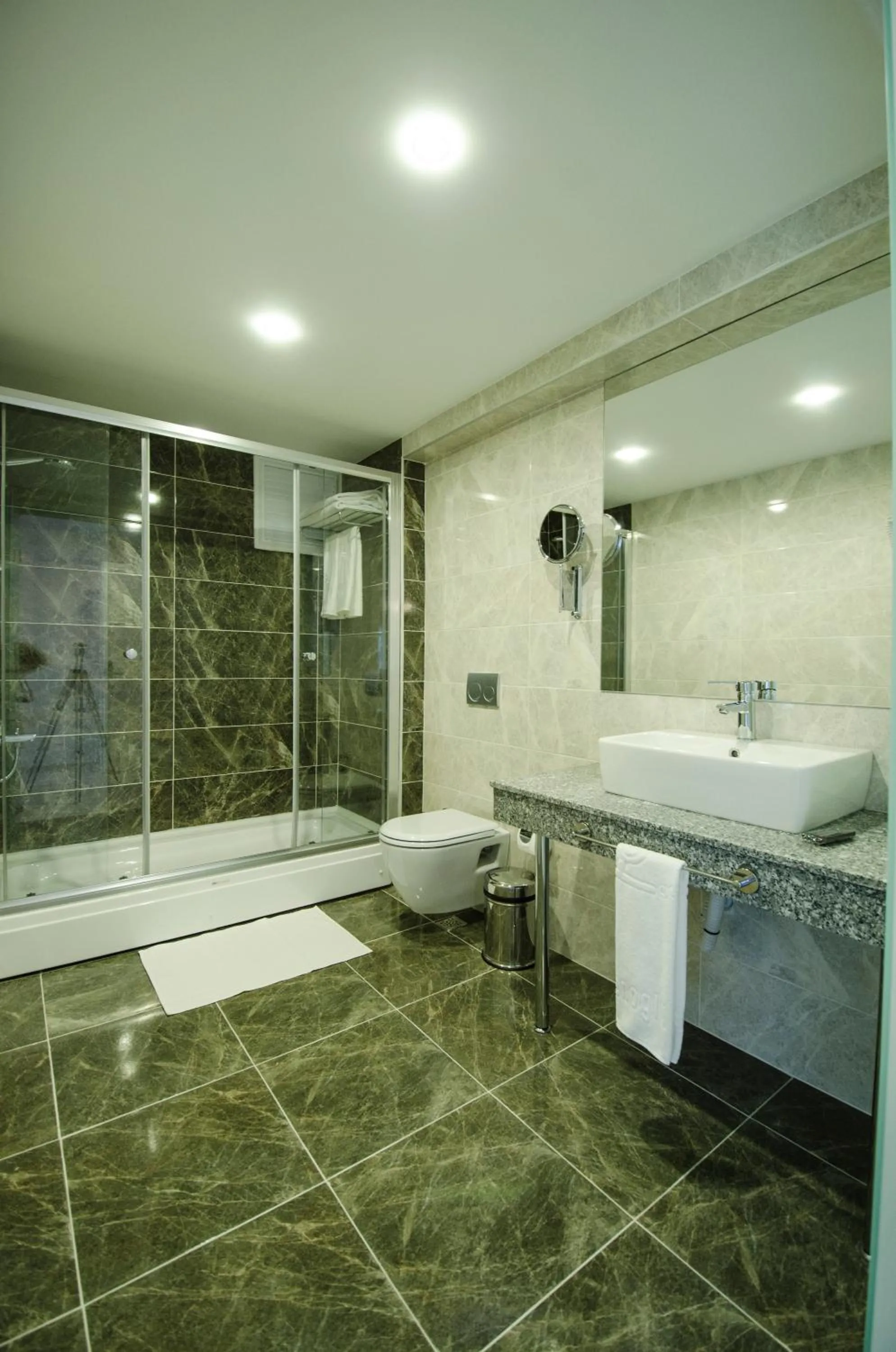 Bathroom in Cimenoglu Hotel