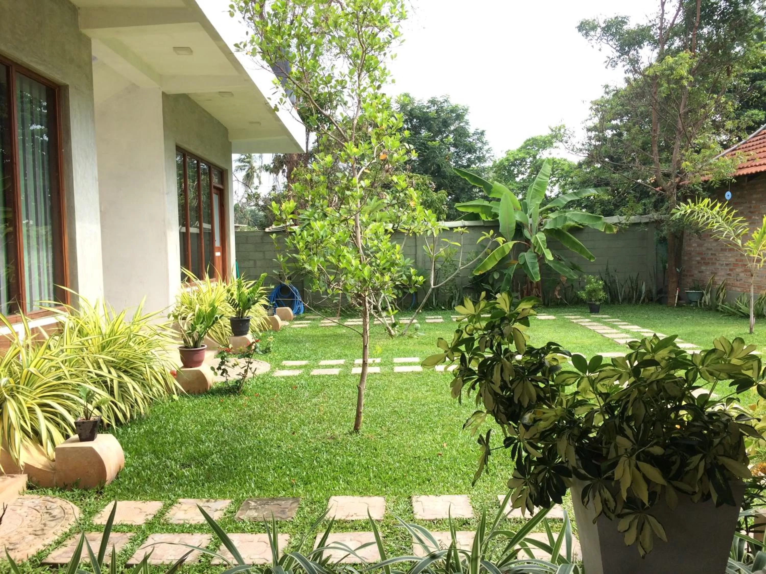 Facade/entrance, Garden in Green Wood Villa Negombo