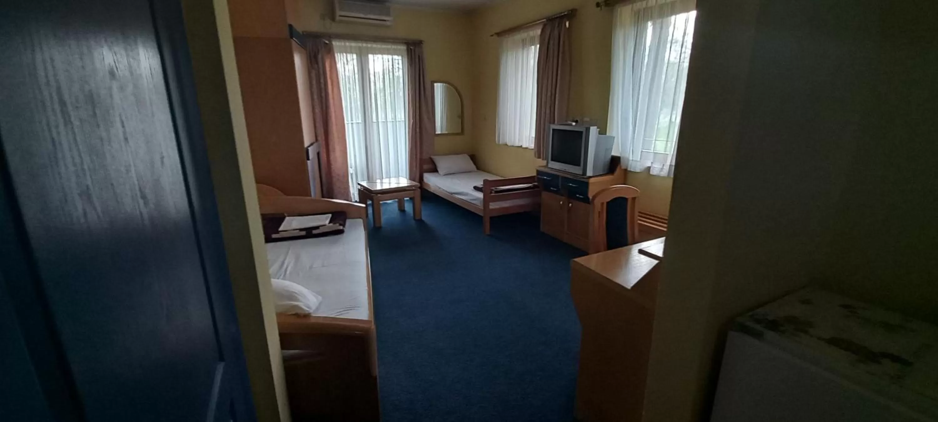 Text overlay, Bed in Garni Lupus prenoćište