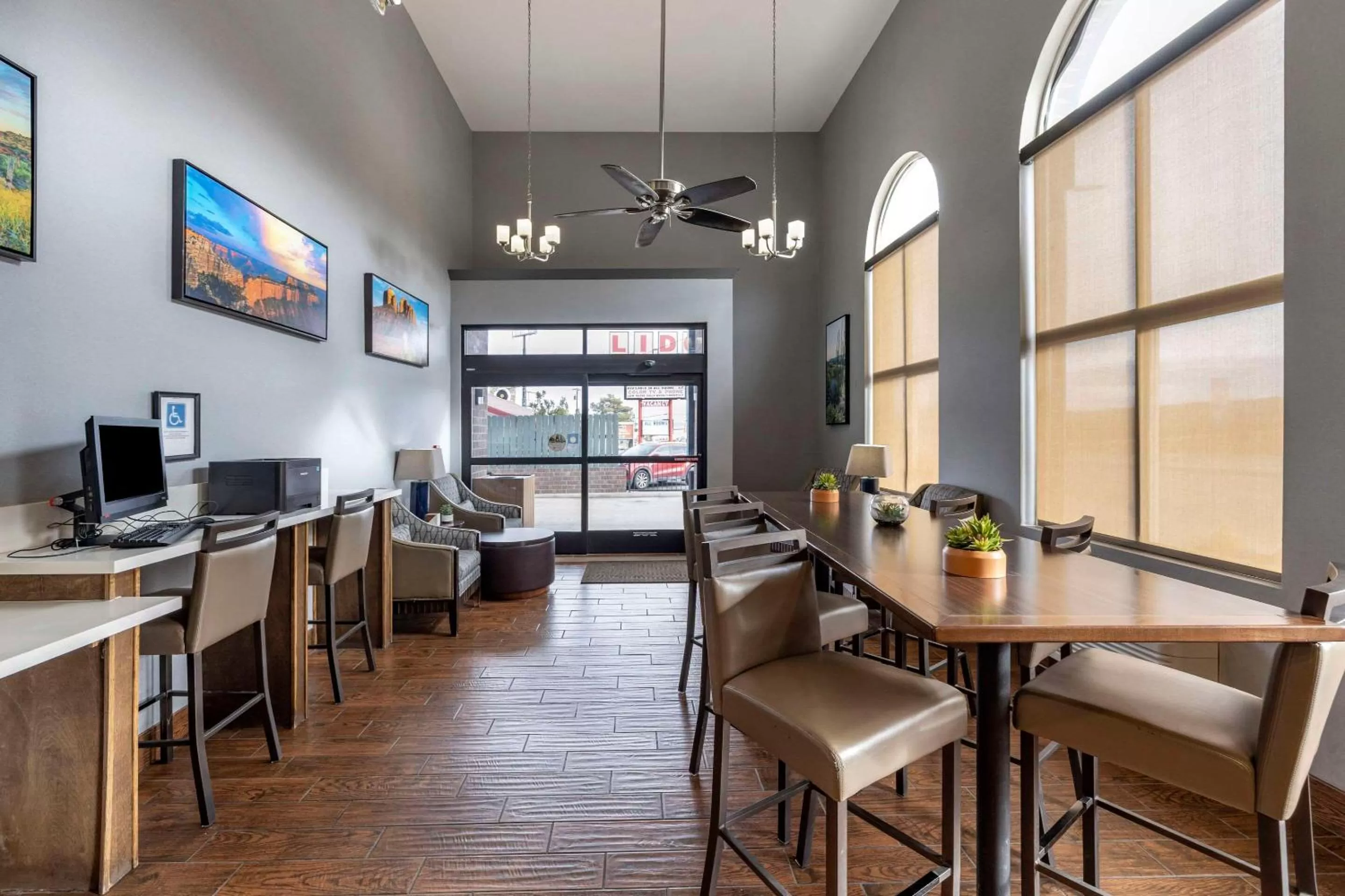 Lobby or reception in Clarion Inn Kingman I-40 Route 66