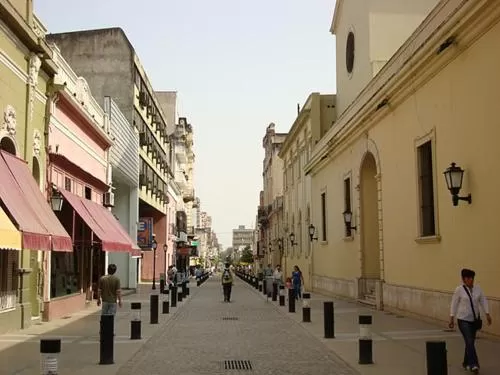 Street view in Lorenzo Suites Hotel