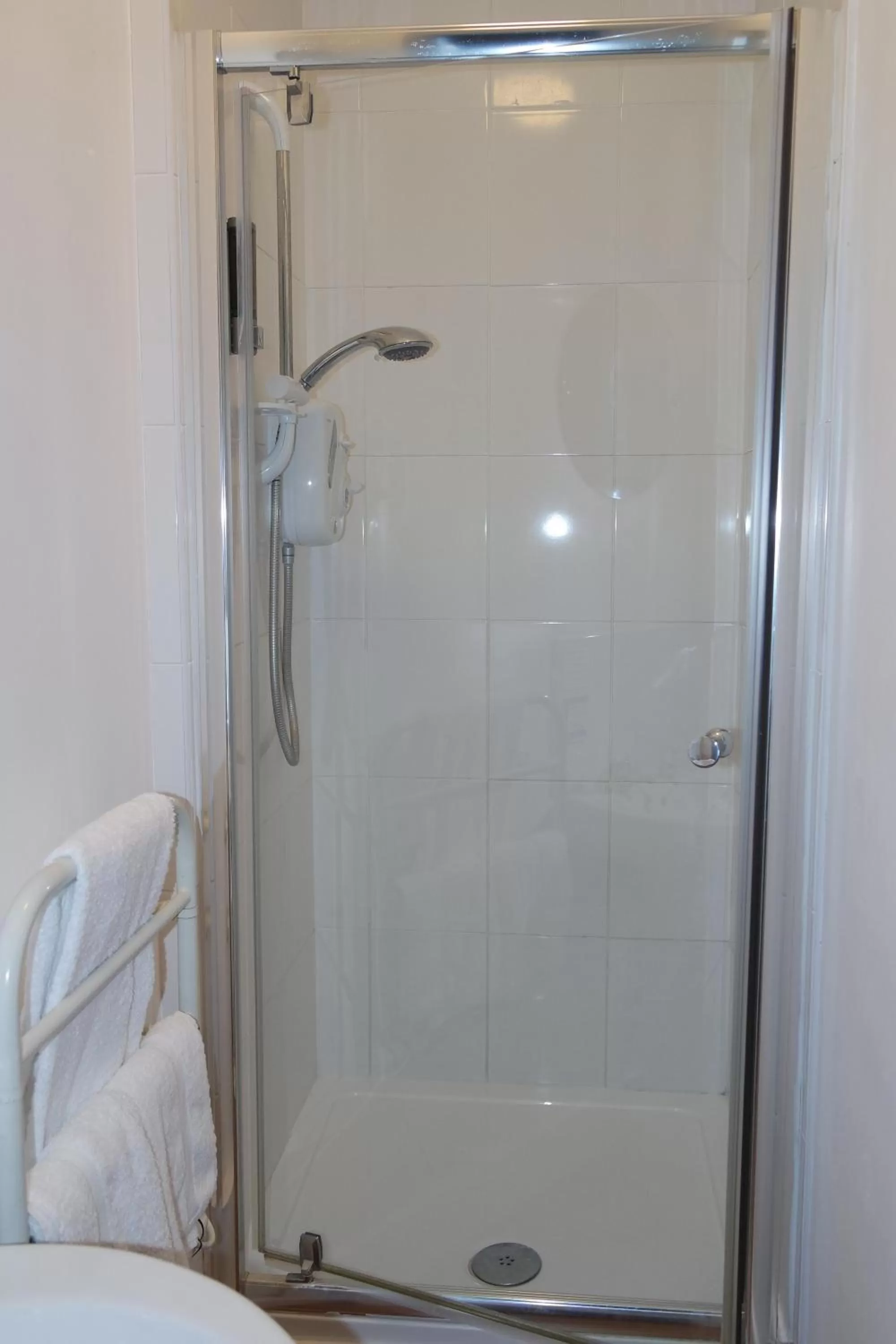 Bathroom in Gable End Hotel