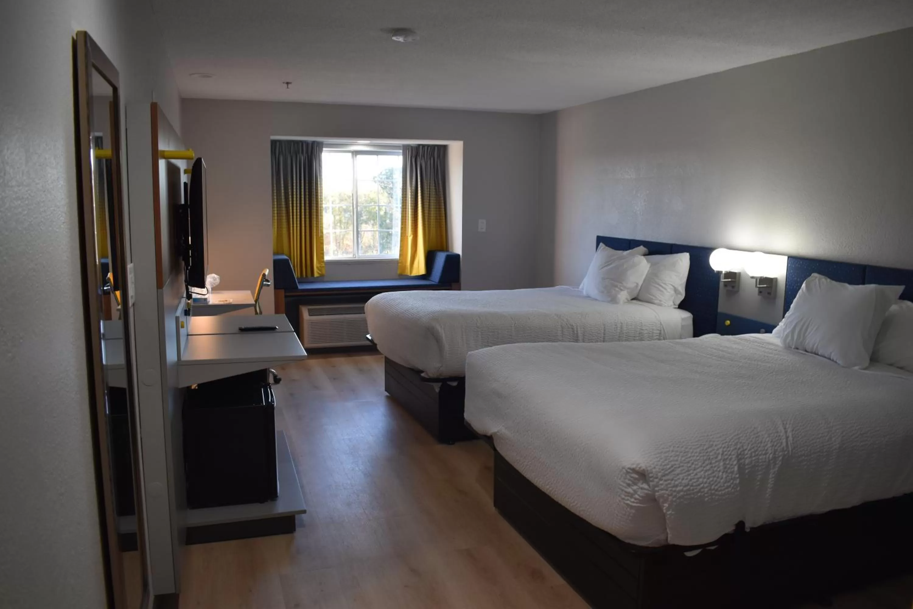 Bed in Microtel Inn & Suites by Wyndham Stockbridge/Atlanta I-75